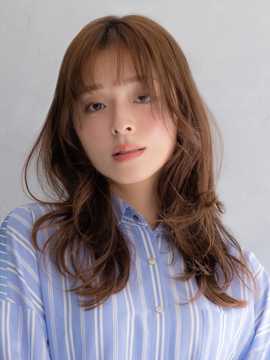 EARTH coiffure beauté 前橋川原店【アース コアフュールボーテ マエバシカワハラテン】のスタイル紹介。ふんわりくびれヘア×レイヤー