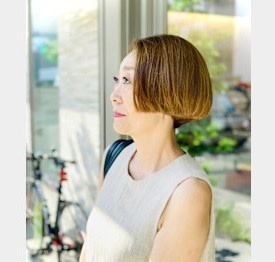 FACES hair lounge【フェイセズヘアラウンジ】のスタイル紹介。白髪を活かす明るめグレーカラー