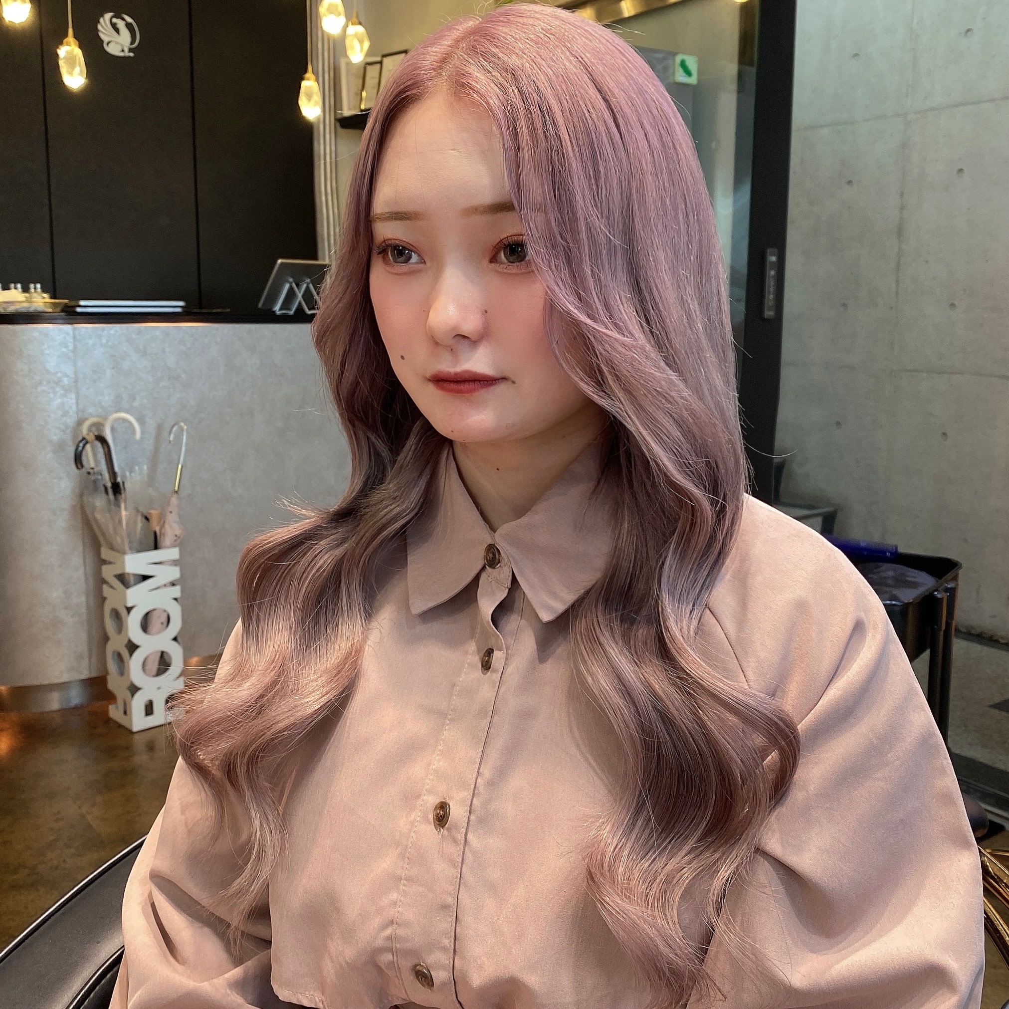 エクステ・ブリーチ・髪質改善・縮毛矯正専門店 EDeN MAeD 天神店【エクステ ブリーチ カミシツカイゼン シュクモウキョウセイセンモンテン エデンメイド テンジンテン】のスタイル紹介。ピンクグレー