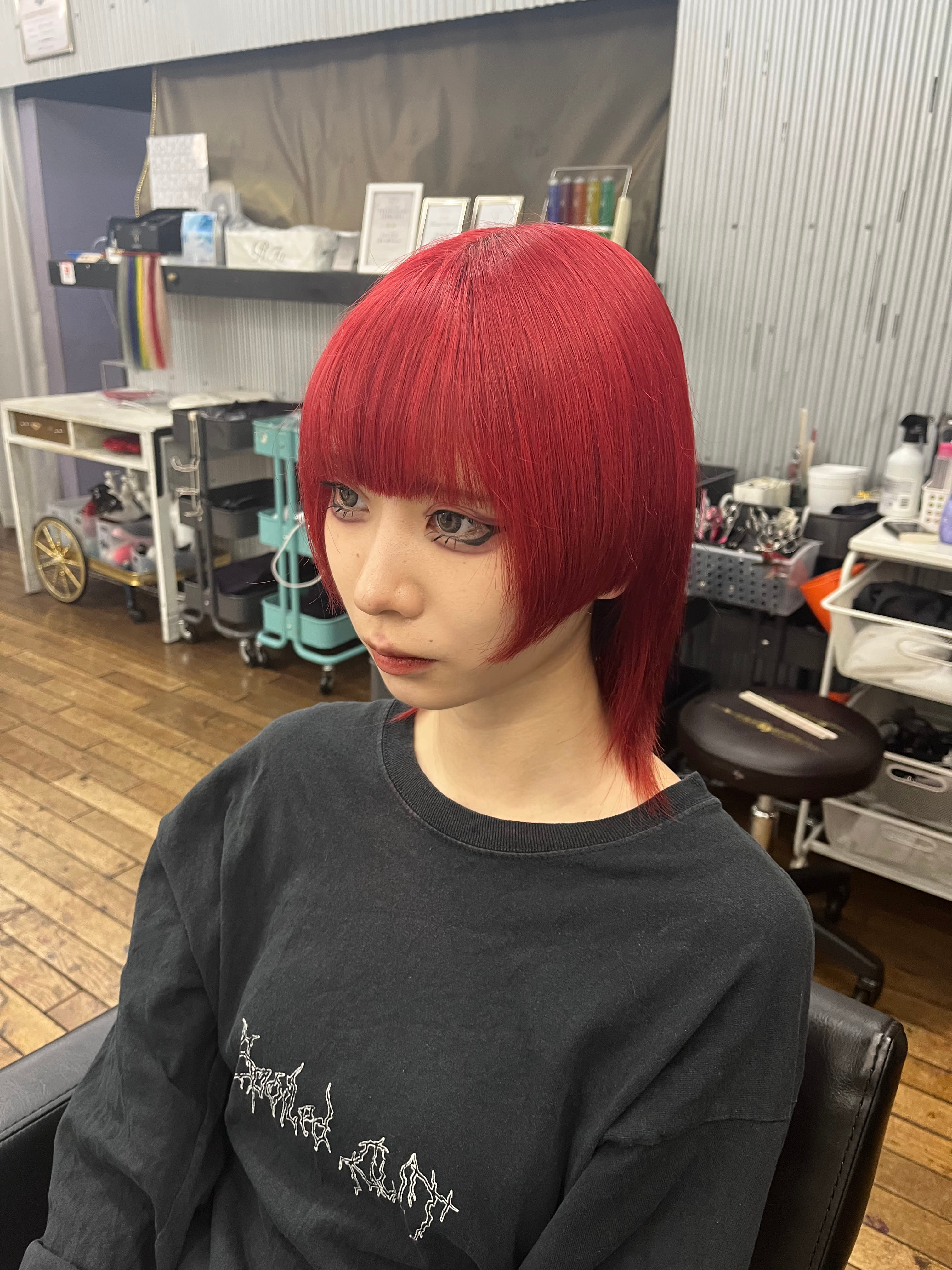 エクステ・ブリーチ・髪質改善・縮毛矯正専門店 EDeN MAeD 天神店【エクステ ブリーチ カミシツカイゼン シュクモウキョウセイセンモンテン エデンメイド テンジンテン】のスタイル紹介。赤髪ウルフ