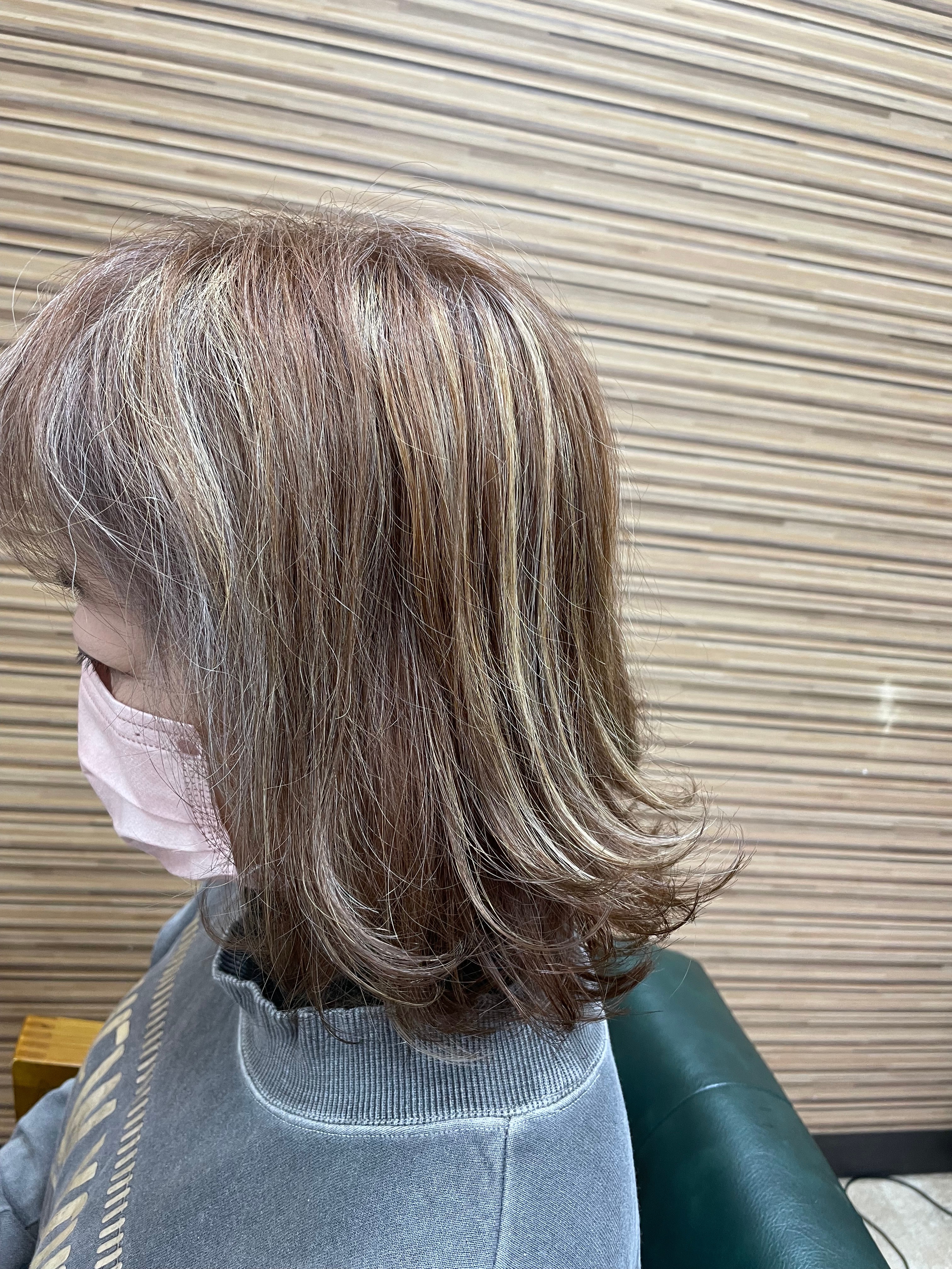 アルモニーヘア【アルモニーヘア】のスタイル紹介。【人気】白髪ぼかしハイライト