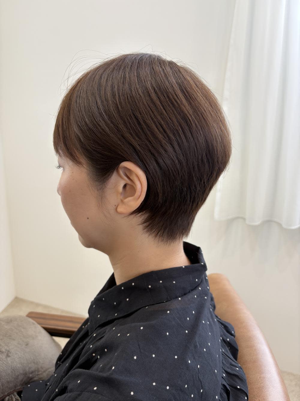 半個室型美容室 Sourire 野芥店【ハンコシツガタビヨウシツ スーリール ノケテン】のスタイル紹介。耳かけ大人ショート