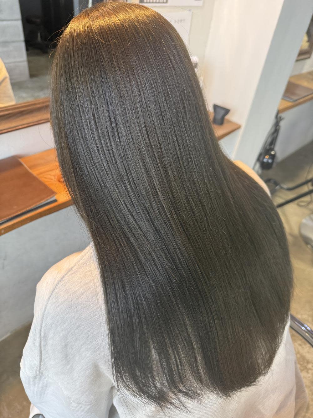 Hair design D. ulu 宇都宮【ヘアーデザイン ディードット ウル】【ヘアーデザイン ディードット ウル】のスタイル紹介。オリーブベージュ