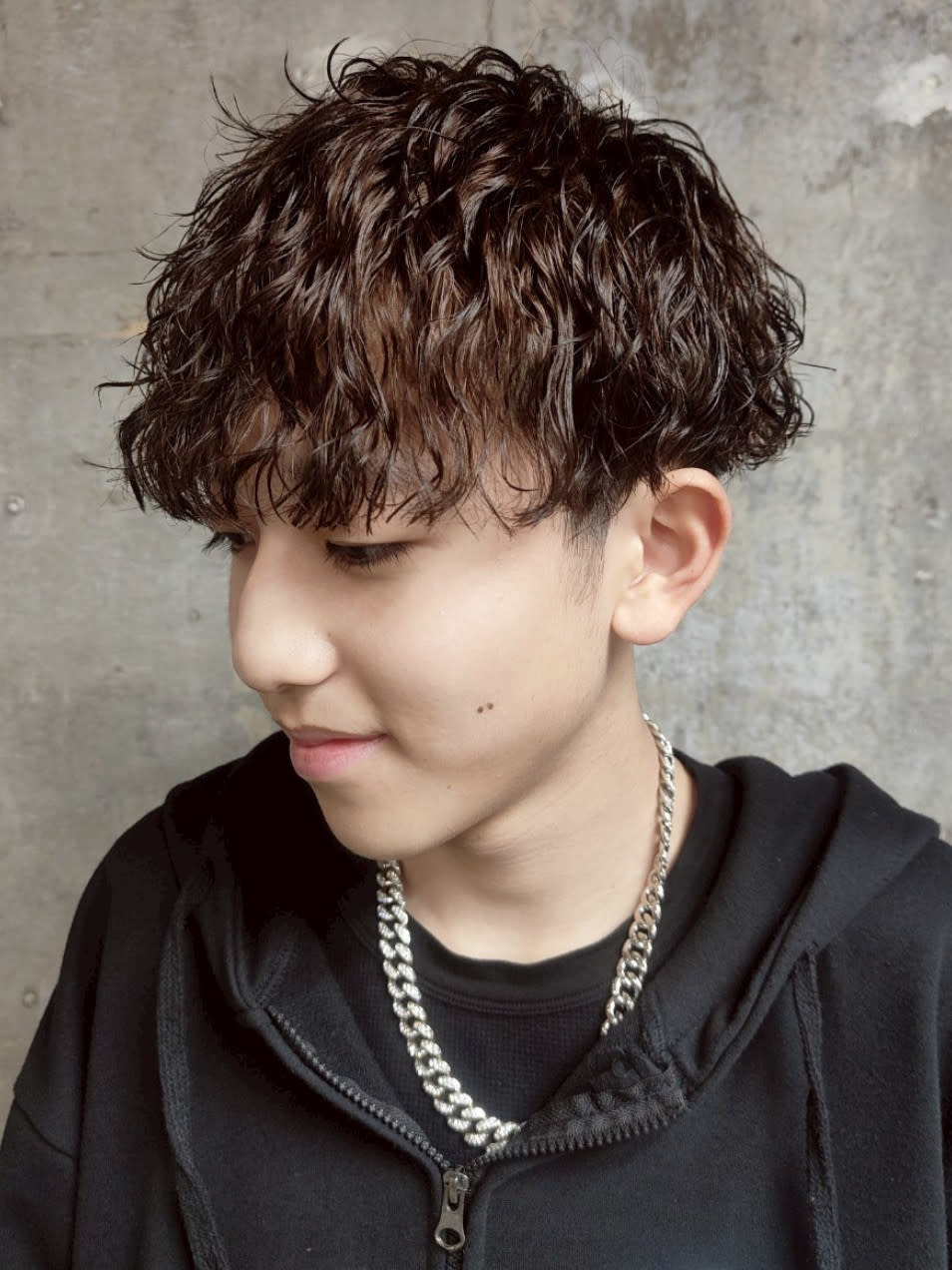 MEN'S SALON alfRed 平針店【メンズサロン アルフレッド ヒラバリテン】のスタイル紹介。ツイストスパイラルパーマ スパイラルパーマ マッシュ刈り上げ