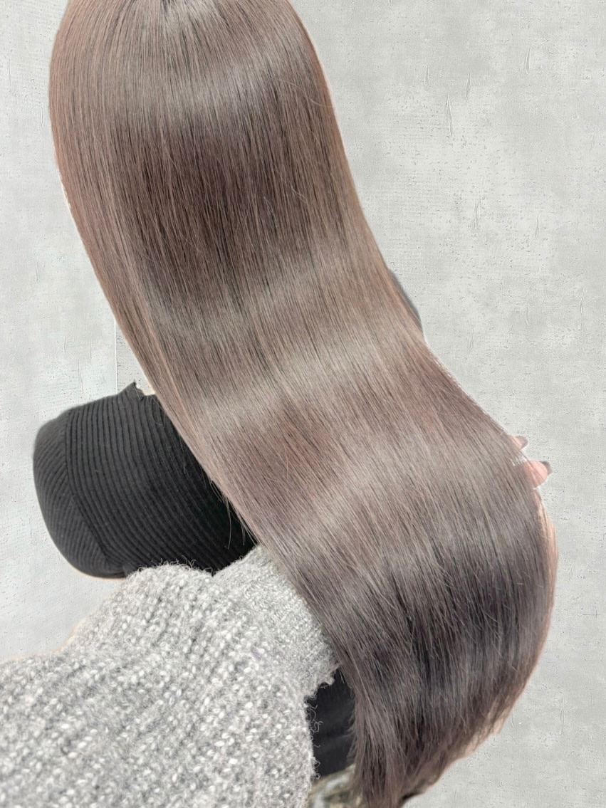 taru 髪質改善/超高濃度水素/縮毛矯正/トリートメント/エクステ【タルカミシツカイゼンチョウコウノウドスイソシュクモウキョウセイトリートメントエクステ】のスタイル紹介。ラベンダーグレージュ