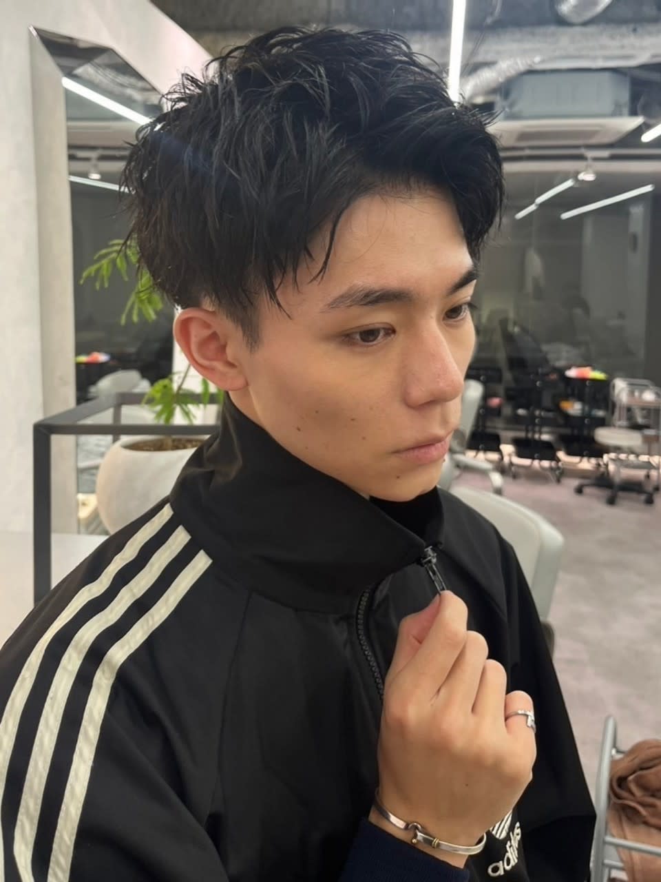 HONEY 町田【ハニー マチダ】【ハニー マチダ】のスタイル紹介。黒髪　町田スパイキーショート　アップバング　ツーブロック