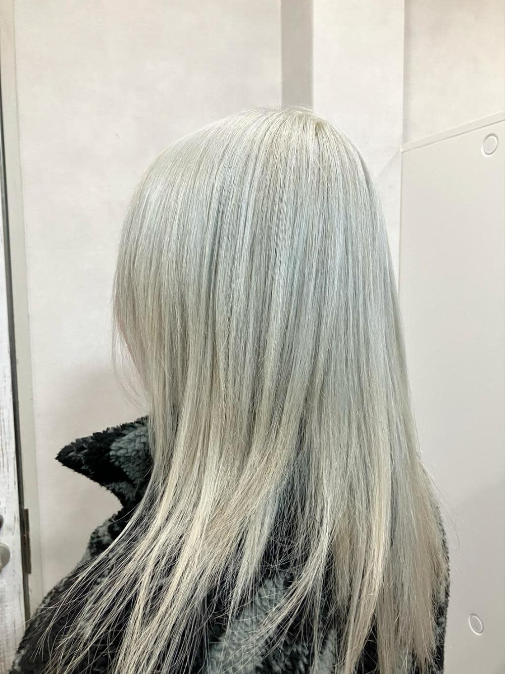 Liens de HELME（エルメ）なんばマルイ【エルメナンバマルイ】のスタイル紹介。#ホワイトカラー #ブリーチ #ホワイトブリーチ