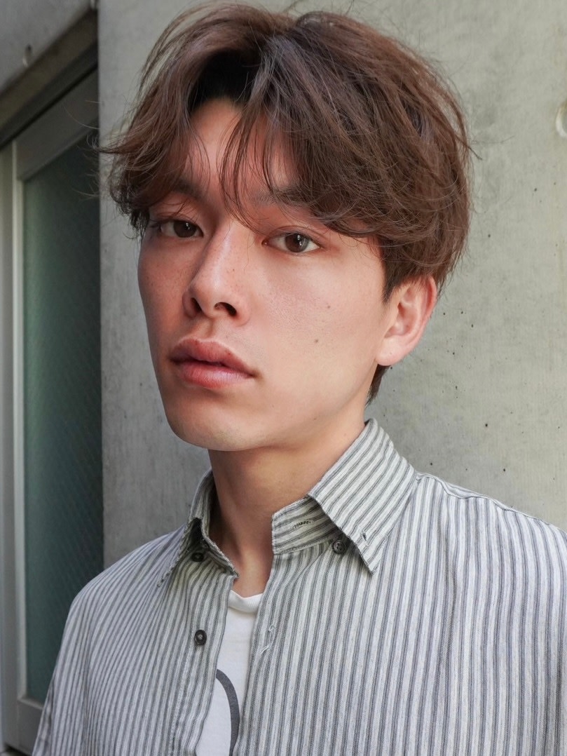 smith 上野【スミス ウエノ】【スミス ウエノ】のスタイル紹介。前下がりなセンターパート[上野/上野駅/メンズ]