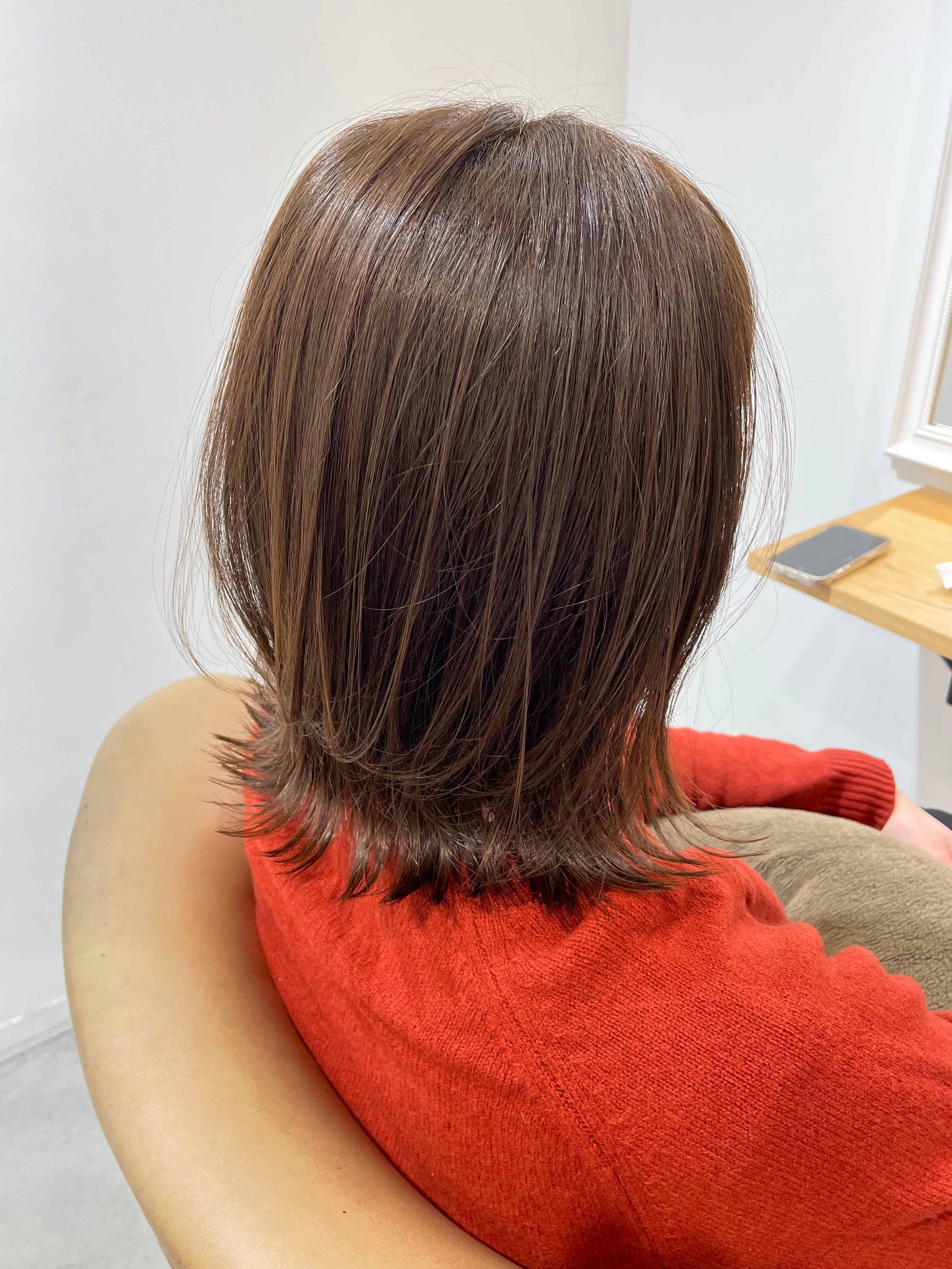 トリート ヘアデザイン八千代緑が丘【トリート ヘアデザインヤチヨミドリガオカ】のスタイル紹介。くすみベージュ×ミディアムレイヤー
