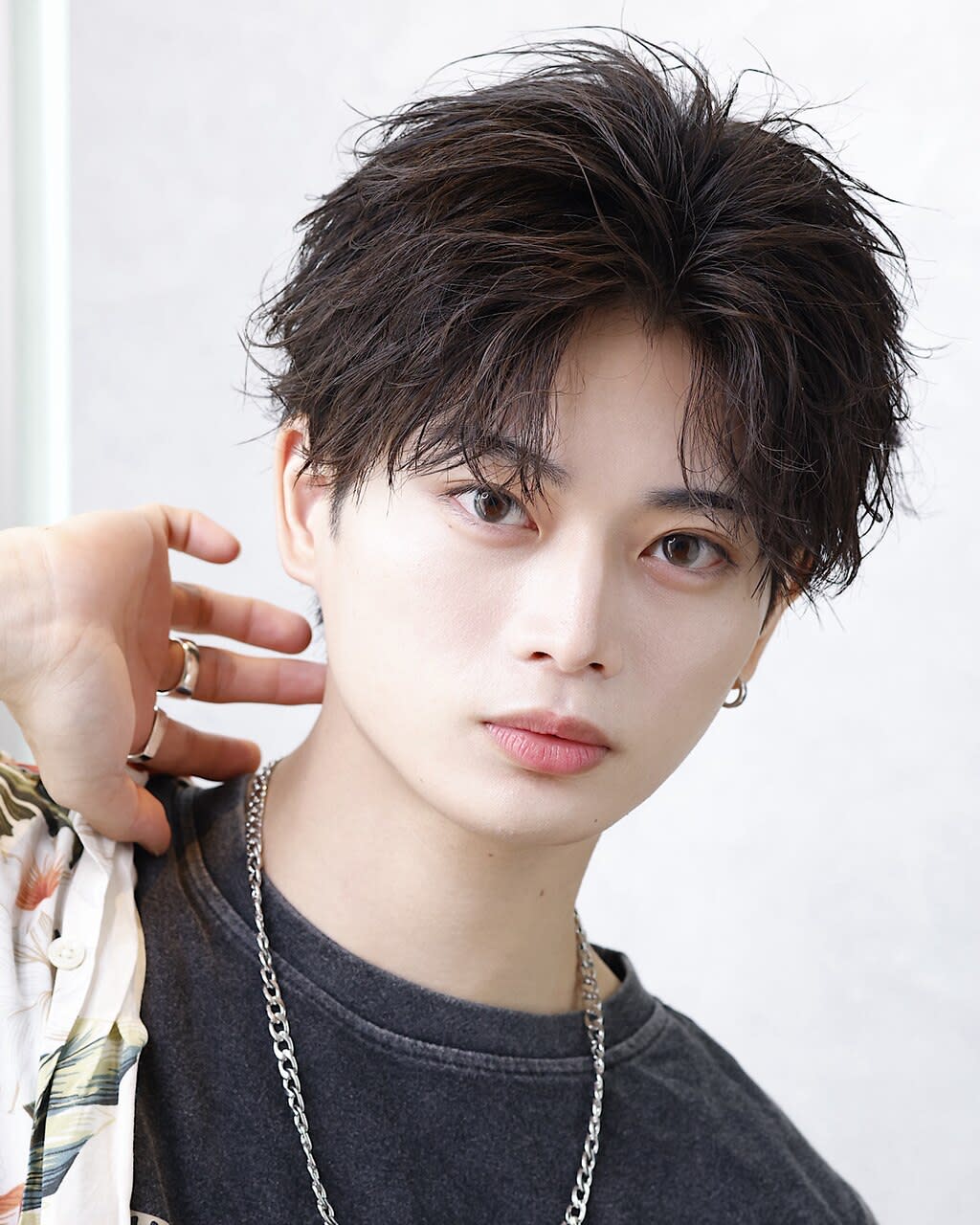 LIPPS hair 表参道【リップスヘアー】【リップスヘアー オモテサンドウ】のスタイル紹介。毛流れセンターパート【シャープパーマ】