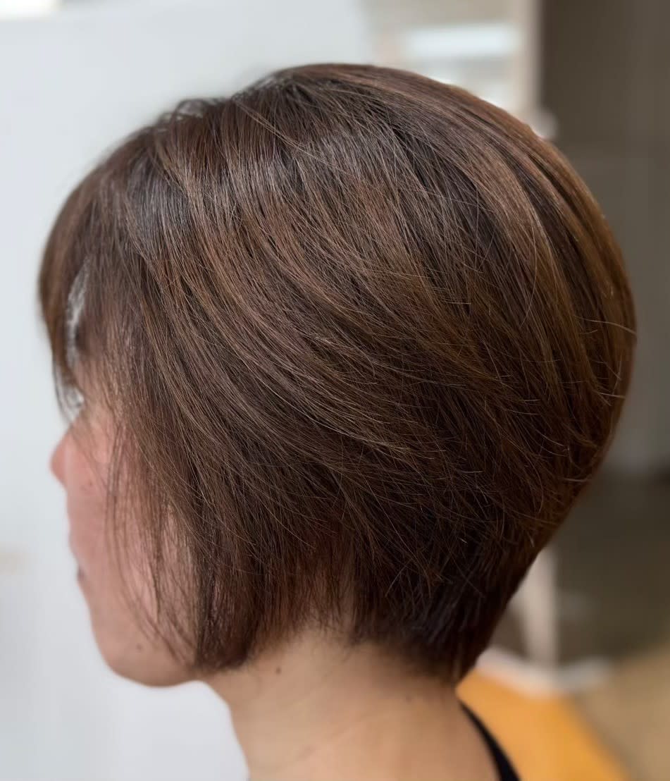 HAIRS DESIREE【ヘアーズデジレ】のスタイル紹介。前下がりのグラデーションボブ