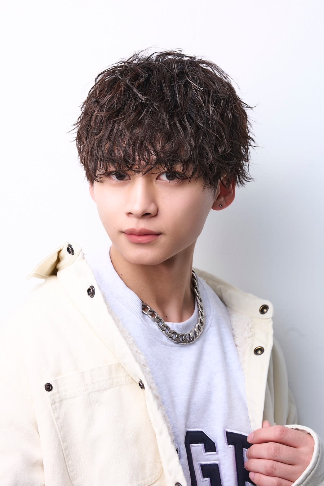 GLOW【グロウ】のスタイル紹介。波巻きマッシュ