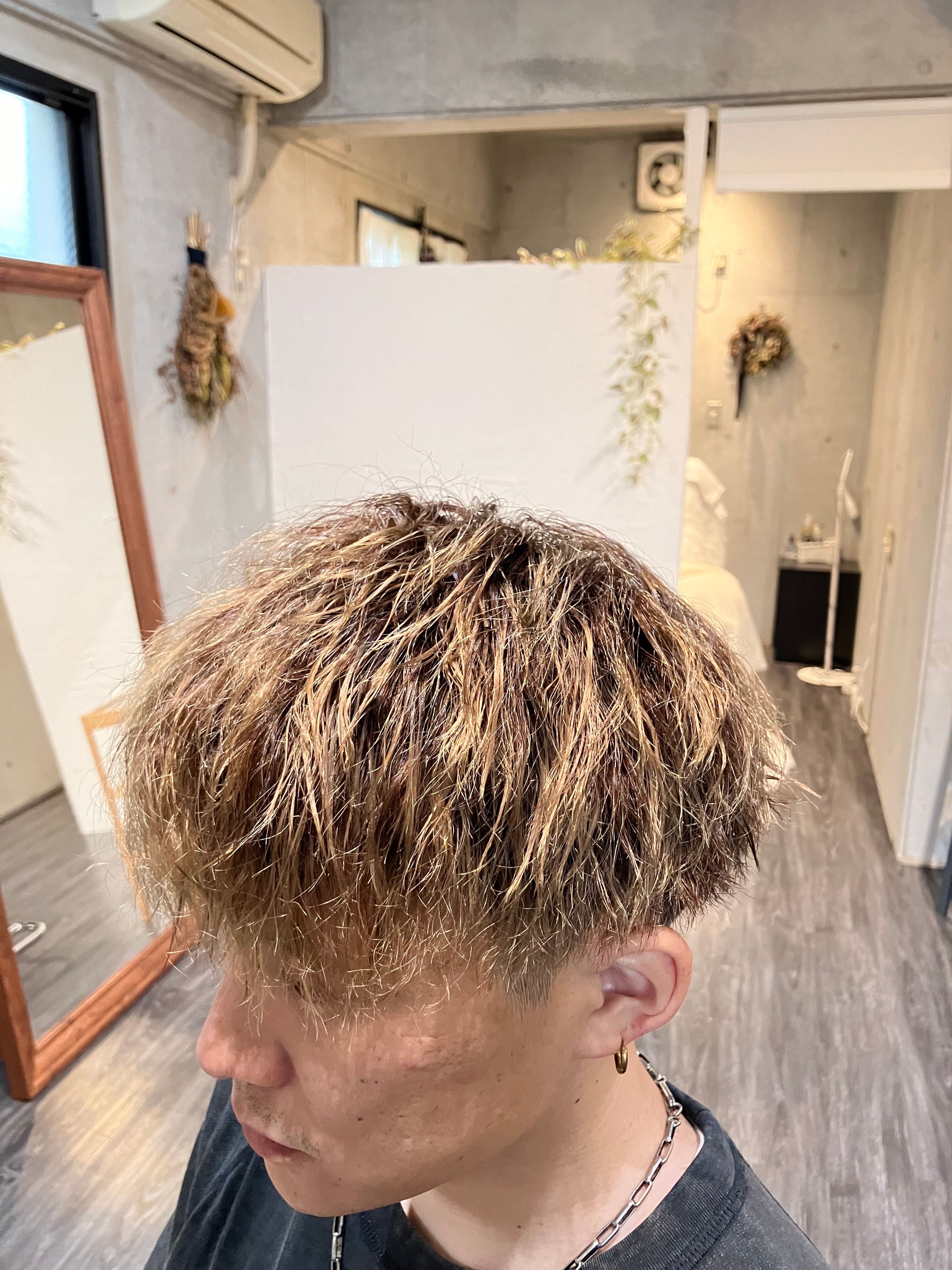 vi camino hair&eyelash【ヴィ カミノ ヘアアンドアイラッシュ】のスタイル紹介。ツイストパーマ