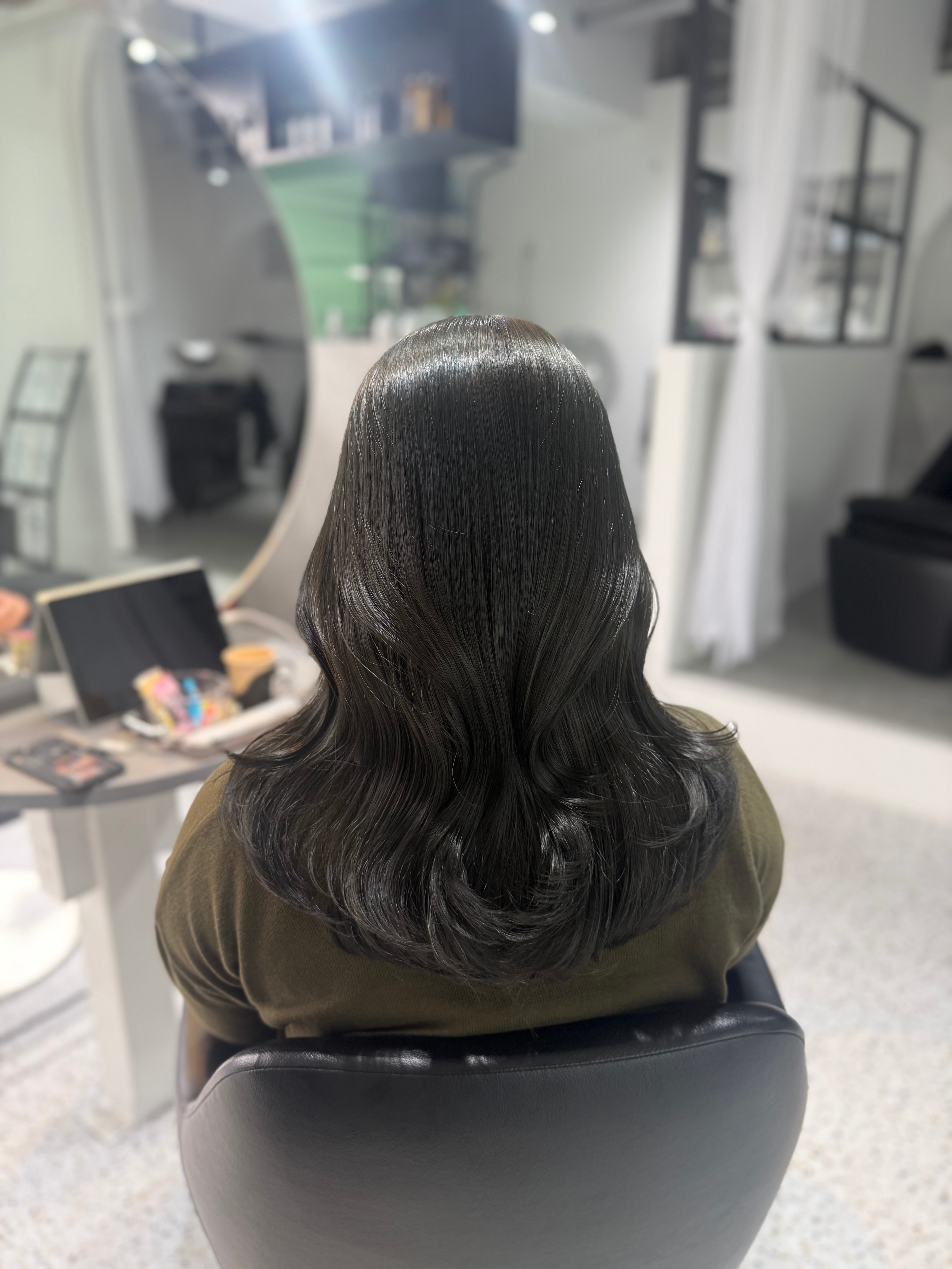 Lumo【ルモ】のスタイル紹介。【MIHO】オリーブグレージュ×ミディアム