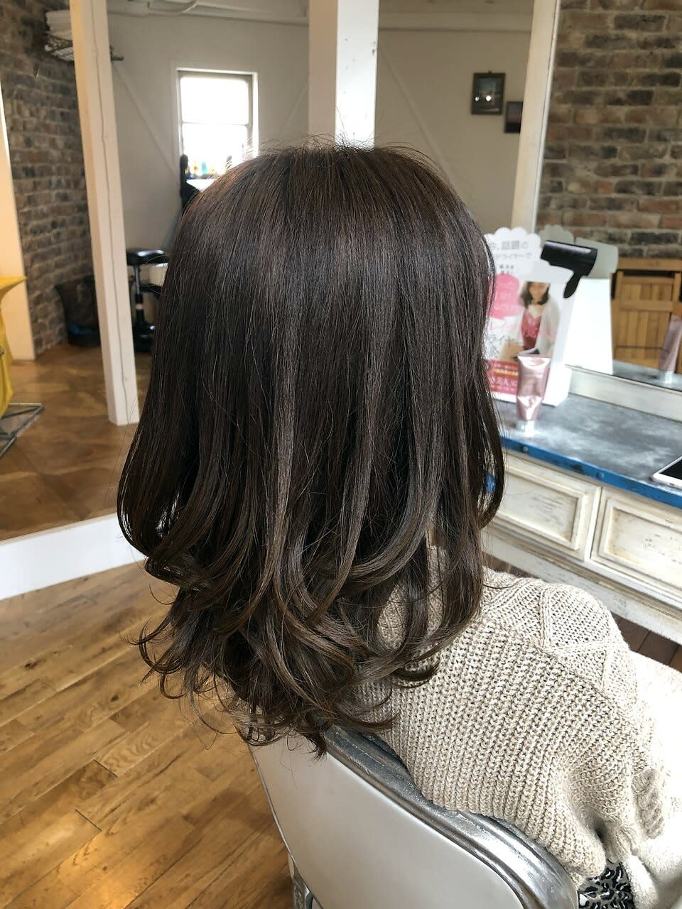 marichi circus【マリーチ サーカス】のスタイル紹介。ミディアムレイヤー×ナチュラルグラデーションカラー