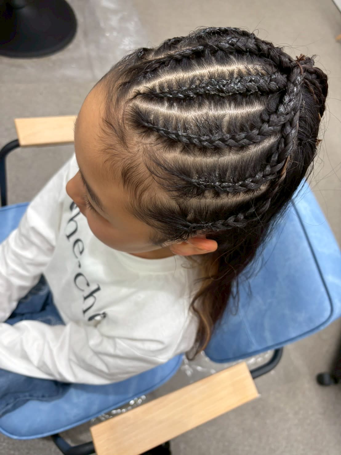 jujur【ジュジュル】のスタイル紹介。コーンロウ