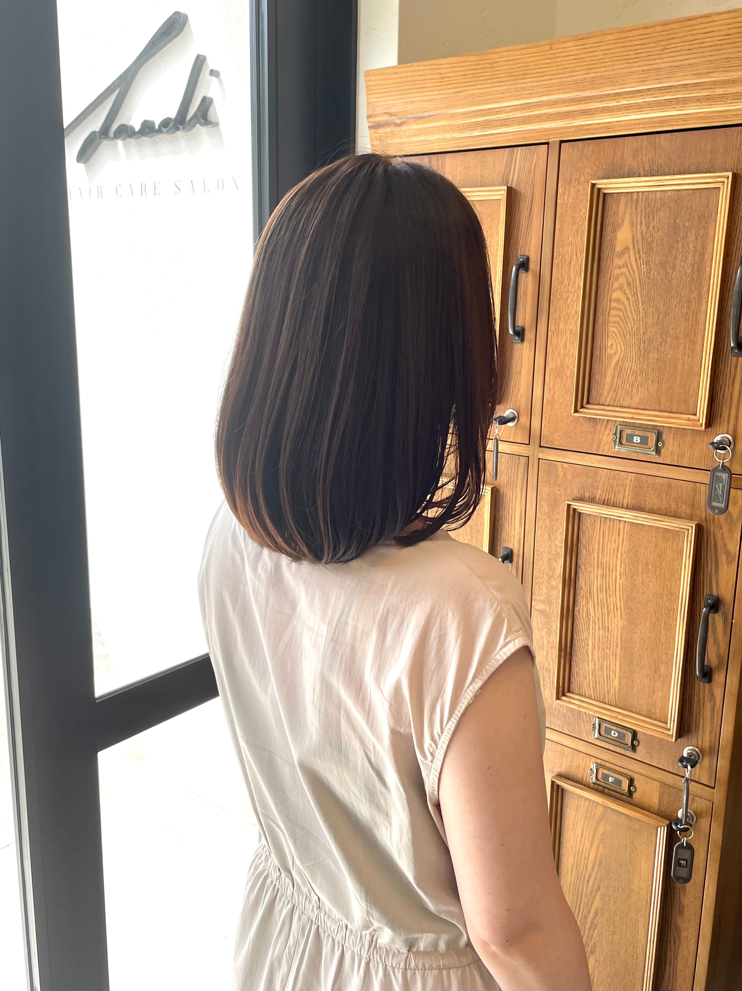 Laedi【ラエディ】のスタイル紹介。シルキーベージュ×重めミディアム（白髪染め可）