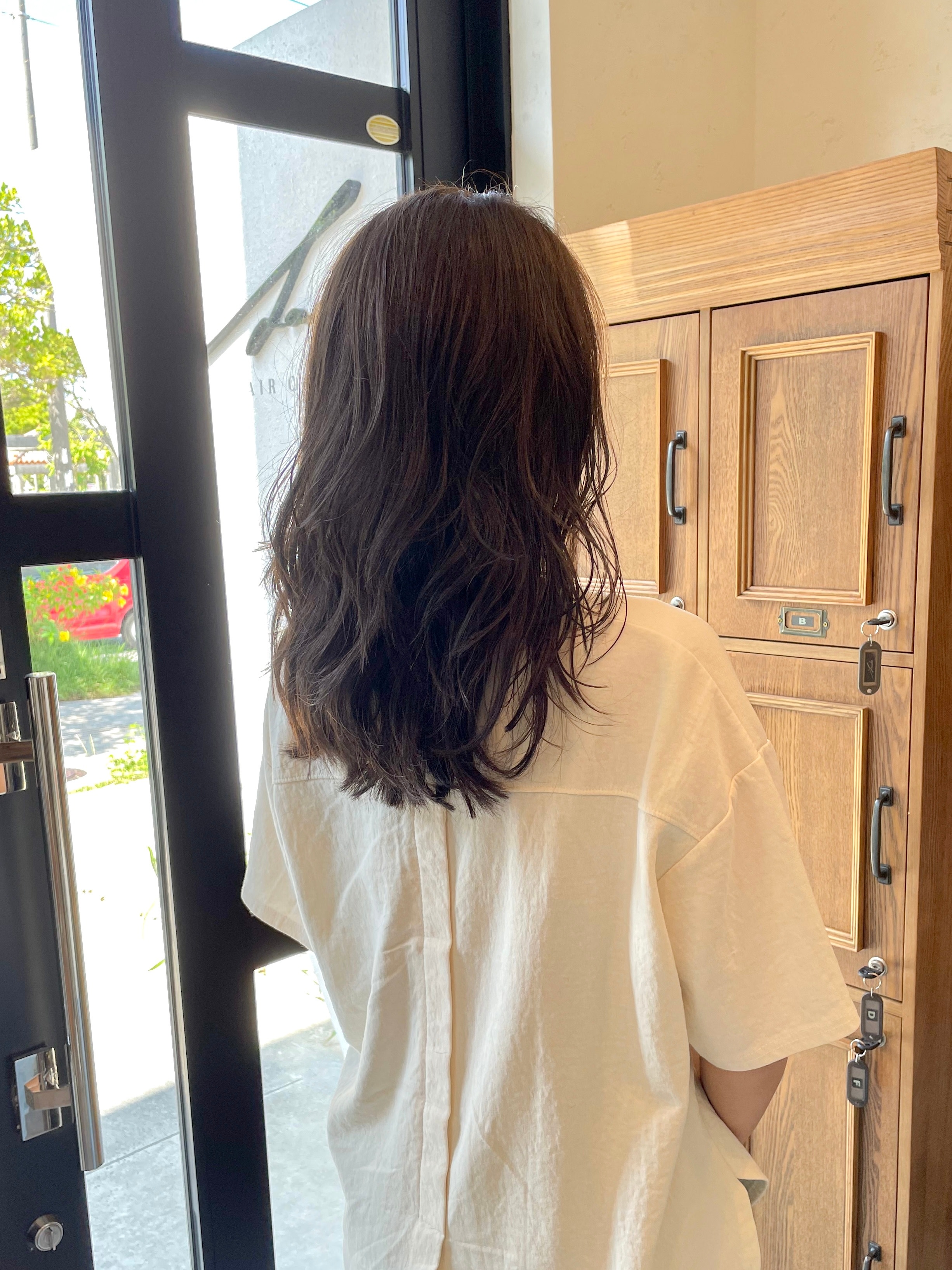 Laedi【ラエディ】のスタイル紹介。グレージュカラー×レイヤーロング（白髪染め可）