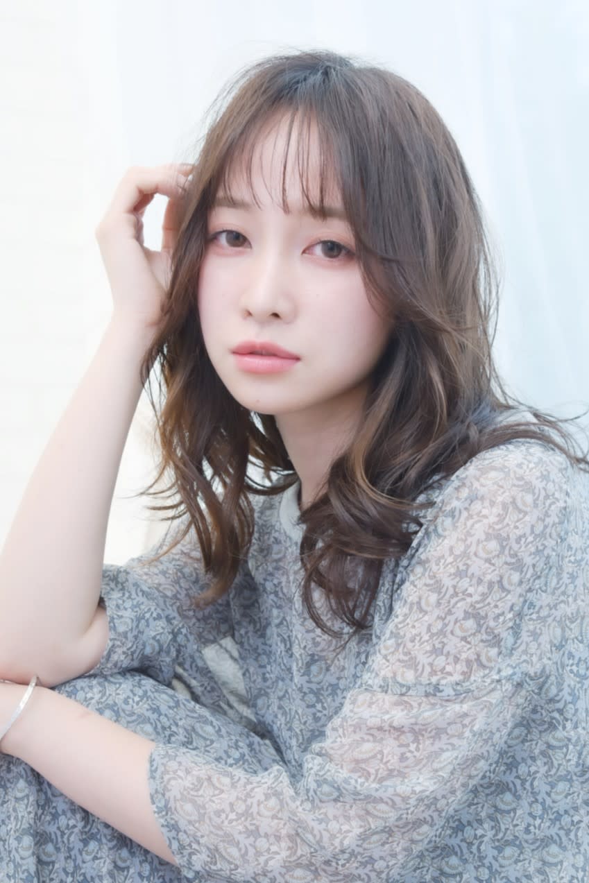 grace hair dressing 鷹匠【グレイス ヘアドレッシングタカジョウ】のスタイル紹介。セミロング×アイスグレージュ