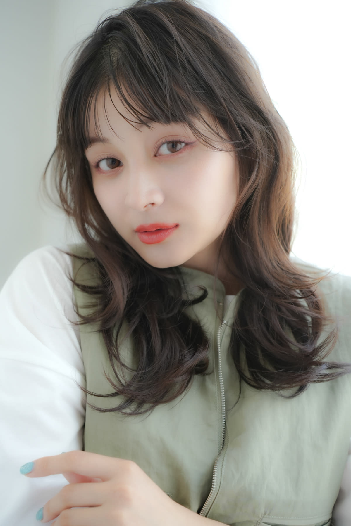 grace hair dressing 鷹匠【グレイス ヘアドレッシングタカジョウ】のスタイル紹介。顔まわりレイヤー×シルキーベージュ