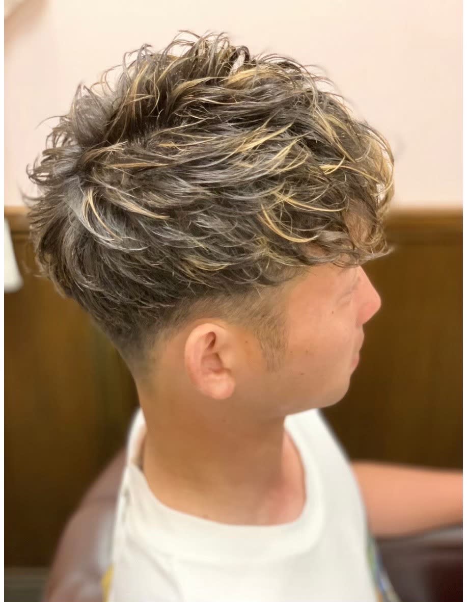 ヒロ銀座ヘアーサロン 麻布乃木坂 六本木駅前店【ヒロギンザヘアーサロンアザブノギザカロッポンギエキマエテン】のスタイル紹介。前下がりマッシュ