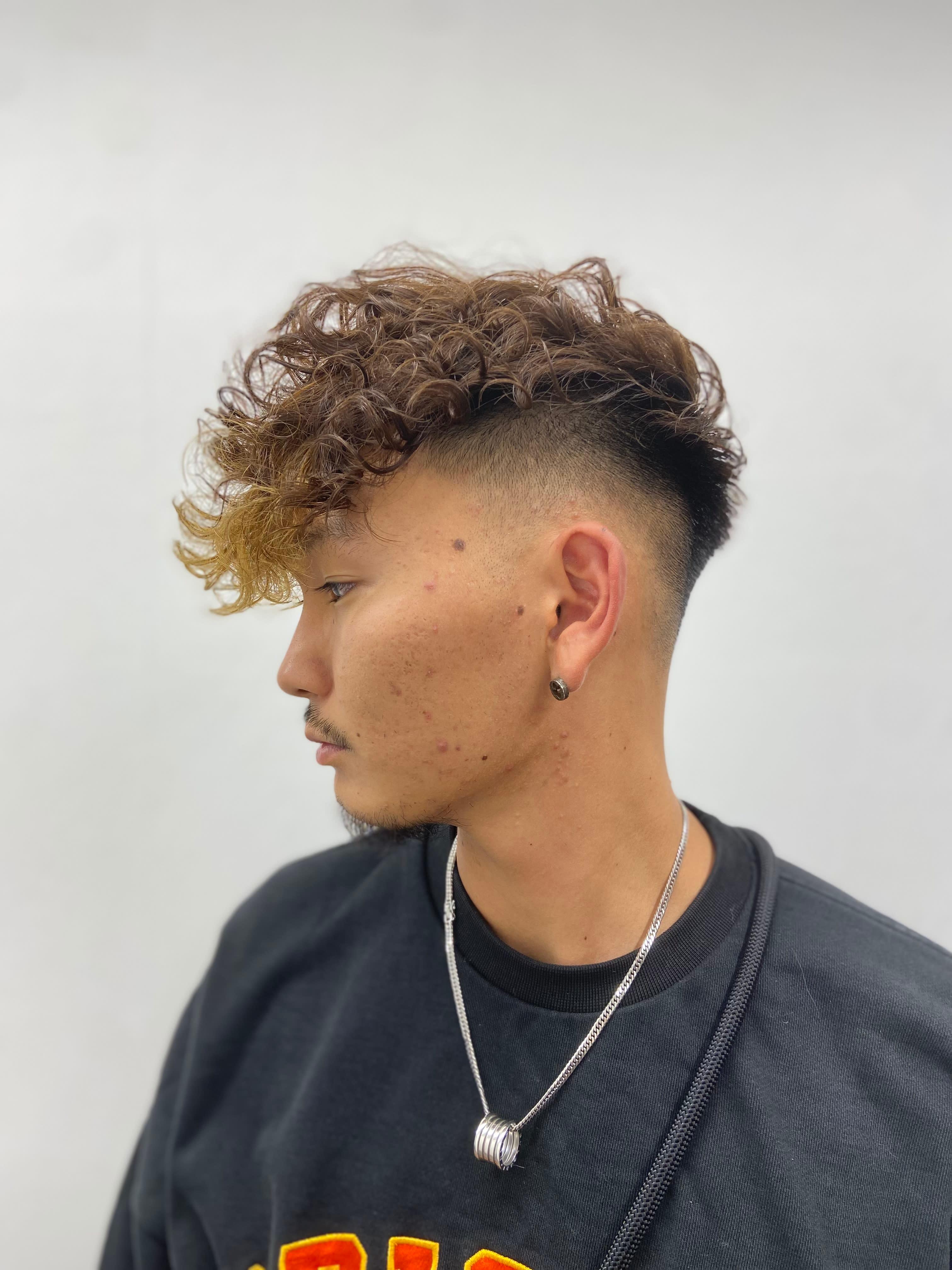 ヒロ銀座ヘアーサロン 麻布乃木坂 六本木駅前店【ヒロギンザヘアーサロンアザブノギザカロッポンギエキマエテン】のスタイル紹介。スペインカール×パーマ