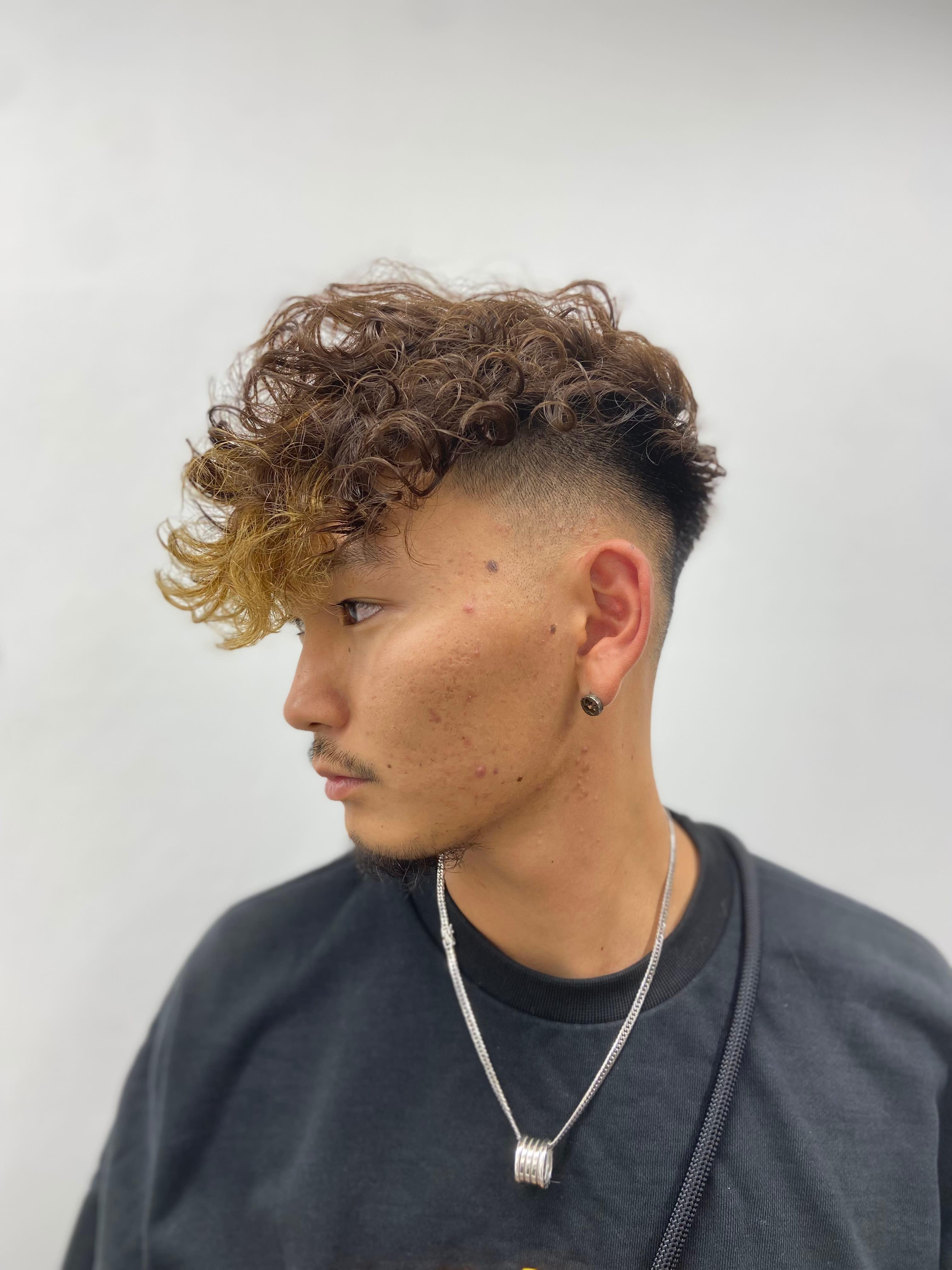 ヒロ銀座ヘアーサロン 麻布乃木坂 六本木駅前店【ヒロギンザヘアーサロンアザブノギザカロッポンギエキマエテン】のスタイル紹介。スペインカール×パーマ