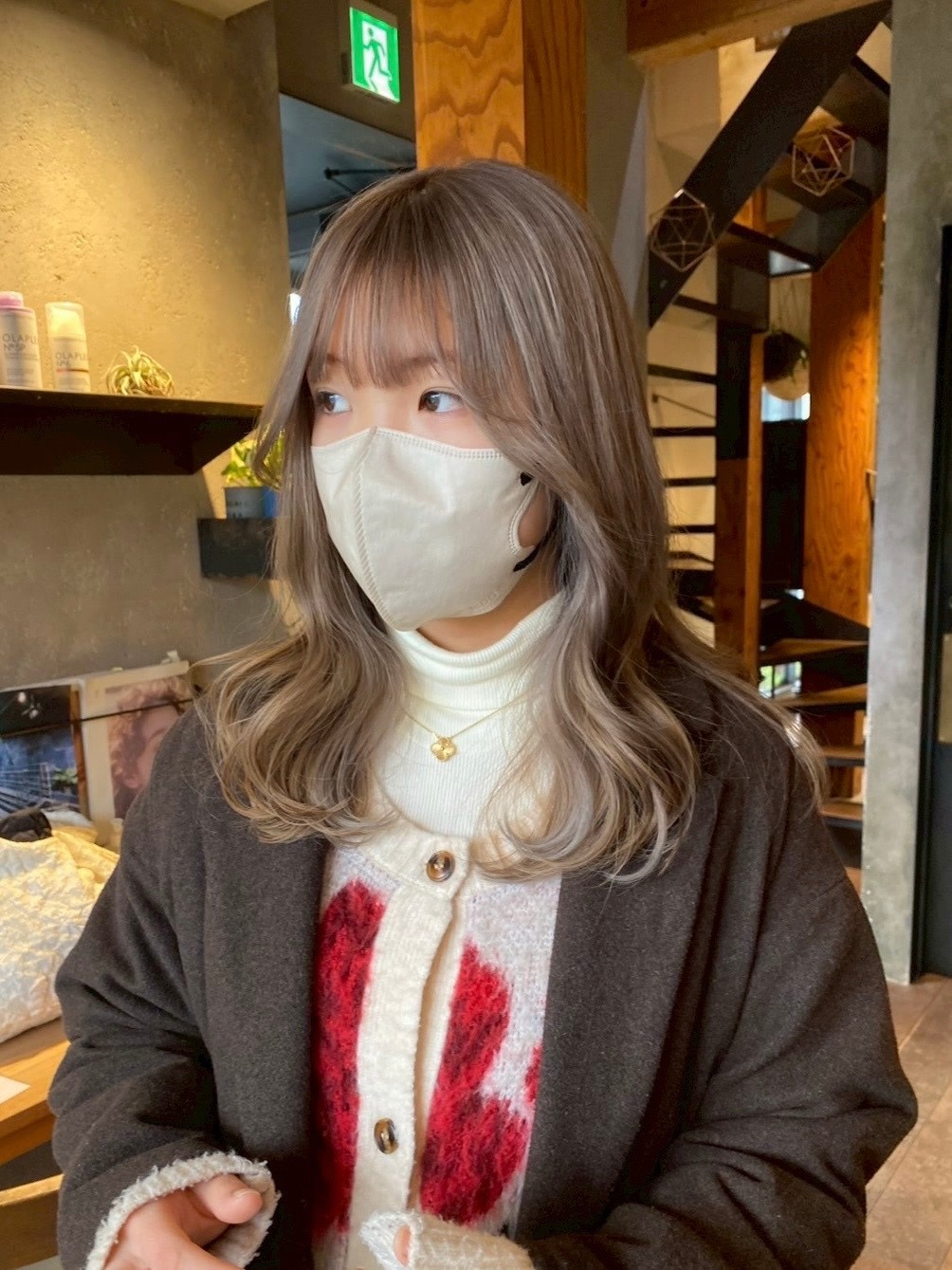 arbos【アルボス】のスタイル紹介。コテ巻き/ハイトーンベージュ