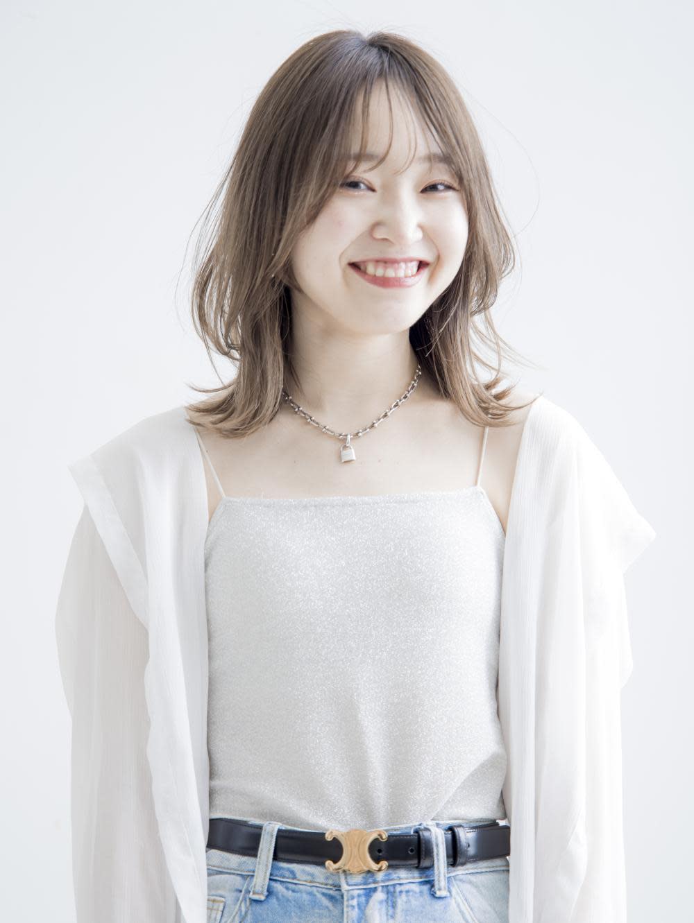 Liens de HELME（エルメ）なんばマルイ【エルメナンバマルイ】のスタイル紹介。#レイヤーカット　#ミルクティベージュ　#ふんわりミディ