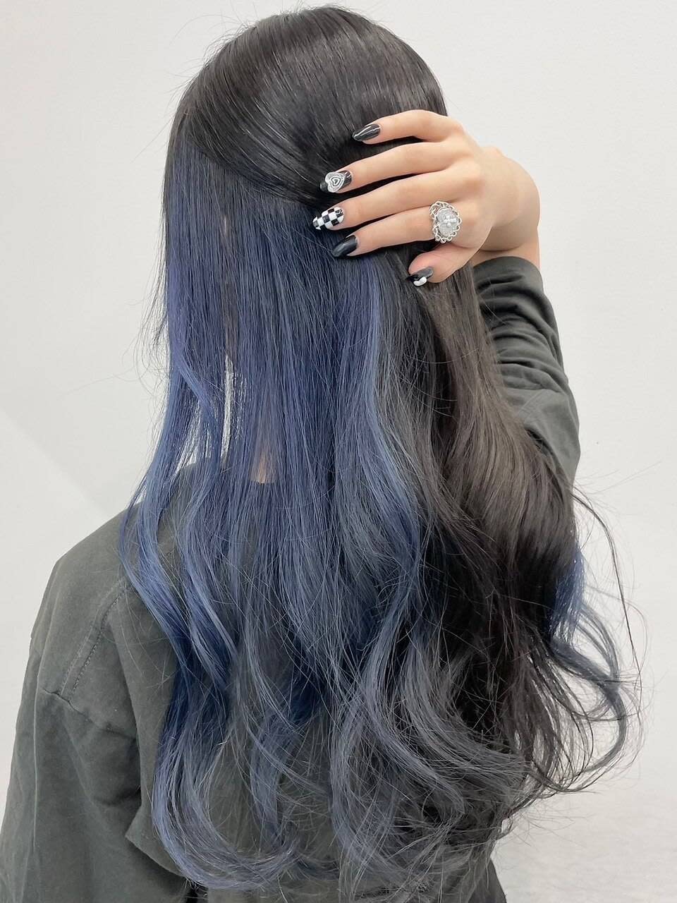 Flora by siesta【フローラ バイ シエスタ】のスタイル紹介。ブルーインナーカラー