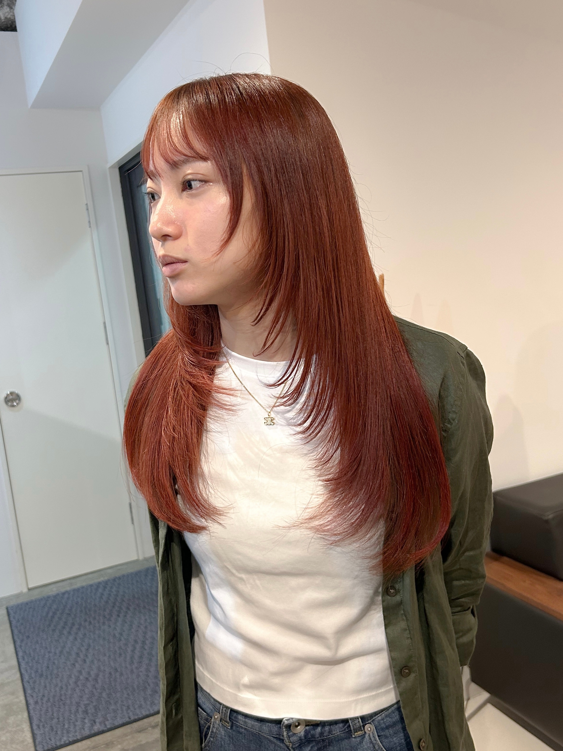 SHE.osu【シーオオス】のスタイル紹介。レイヤーカット/レッド/オレンジ/ブリーチなしカラー