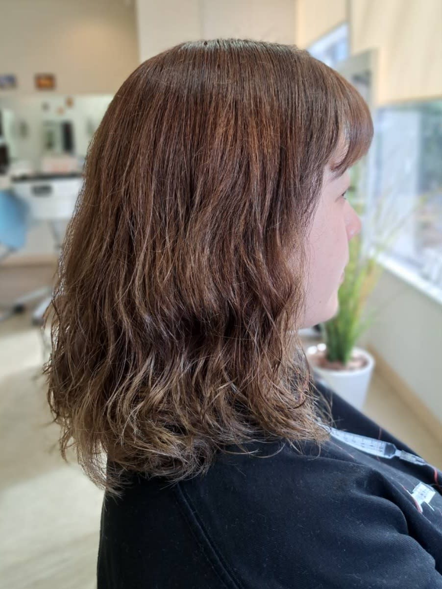 hair designing Zoom【ヘアデザイニングズーム】のスタイル紹介。20代30代40代：エアリーウェーブ