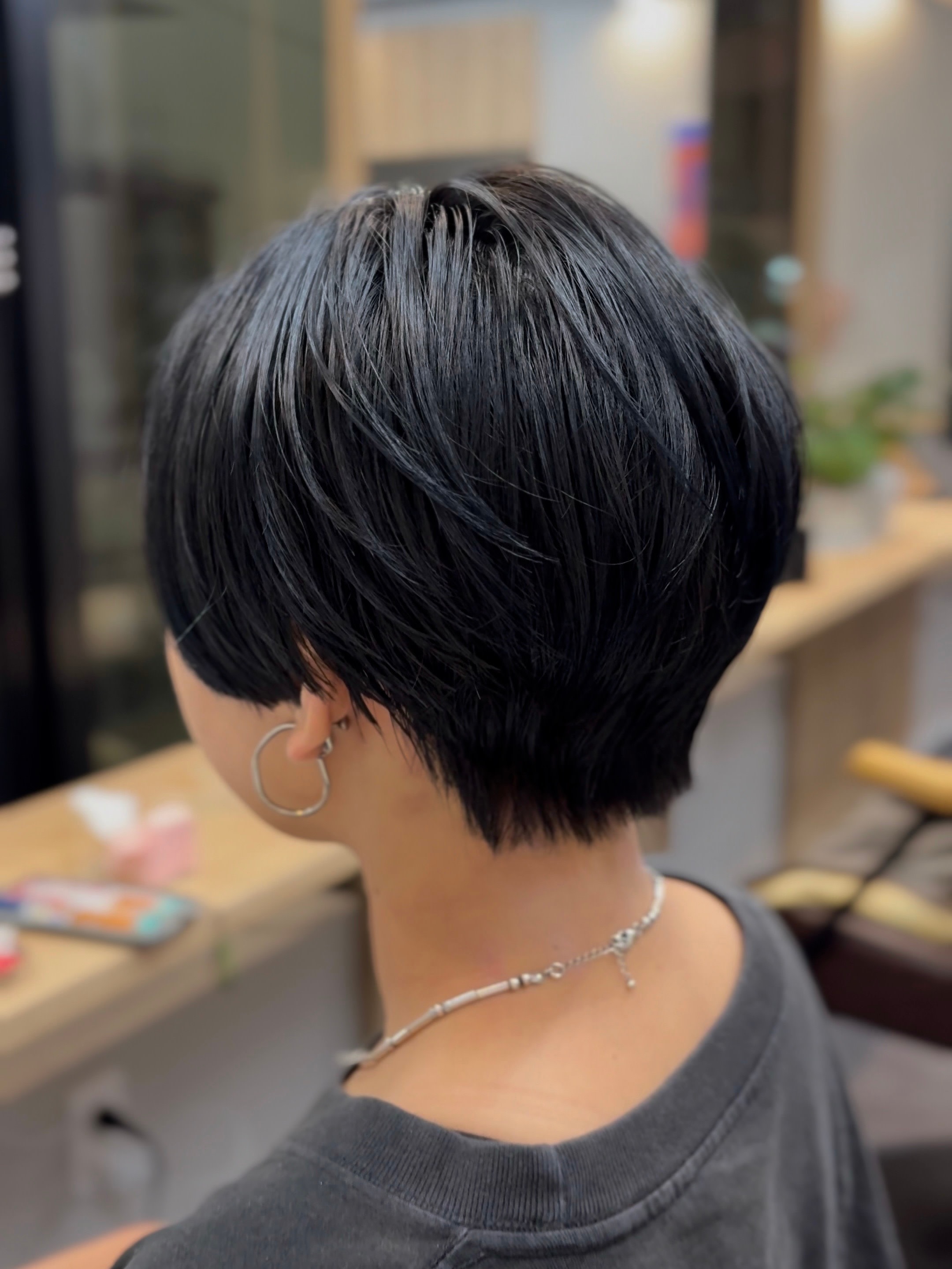 noi.【ノイ】【ノイ】のスタイル紹介。【noi.】ハンサムショート×ブルーブラック