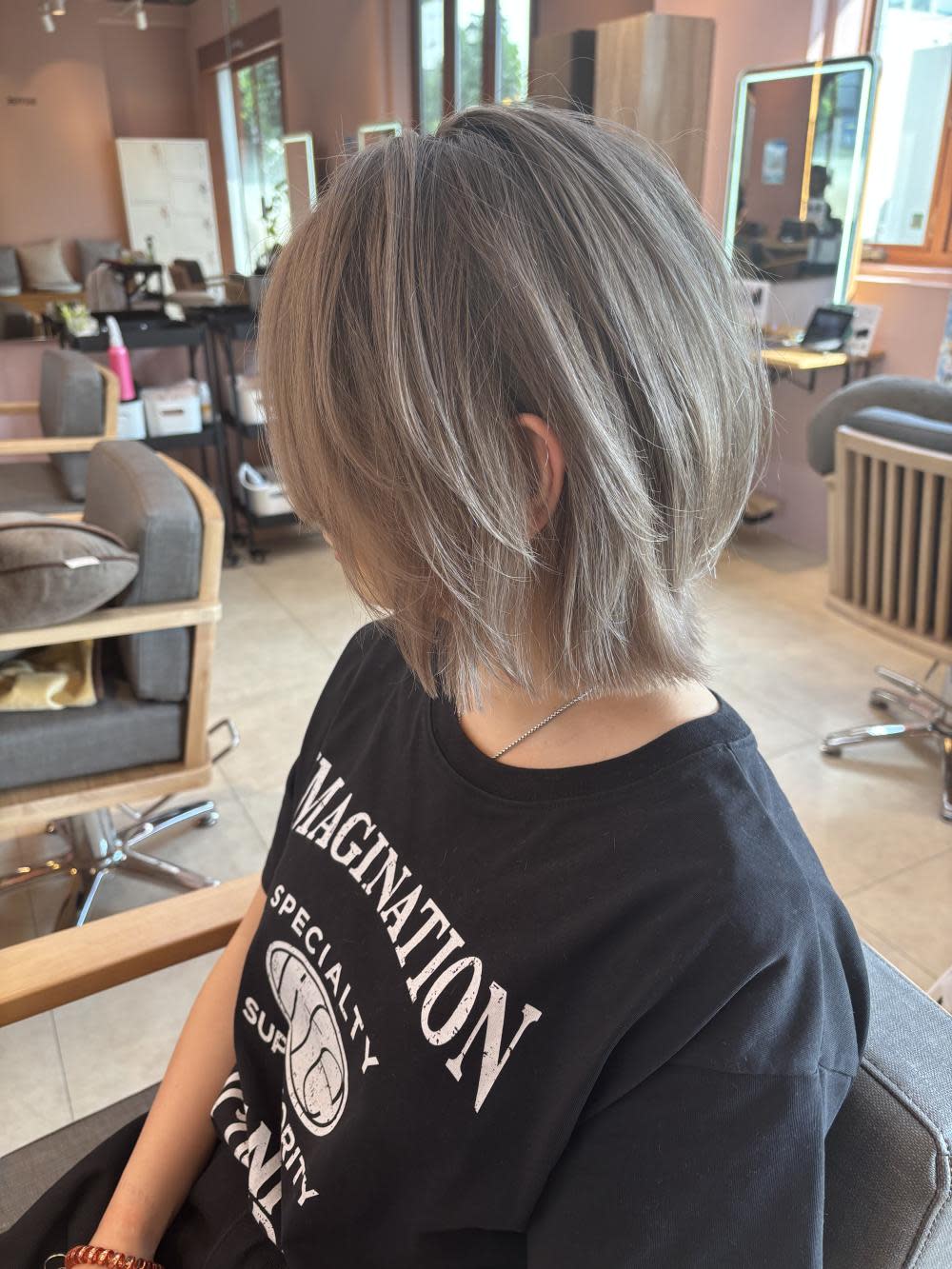 SOTOE＆marbb久喜店【ソトエアンドマーブ クキテン】のスタイル紹介。ミルクティーブロンド/ブリーチ/シャドールーツ