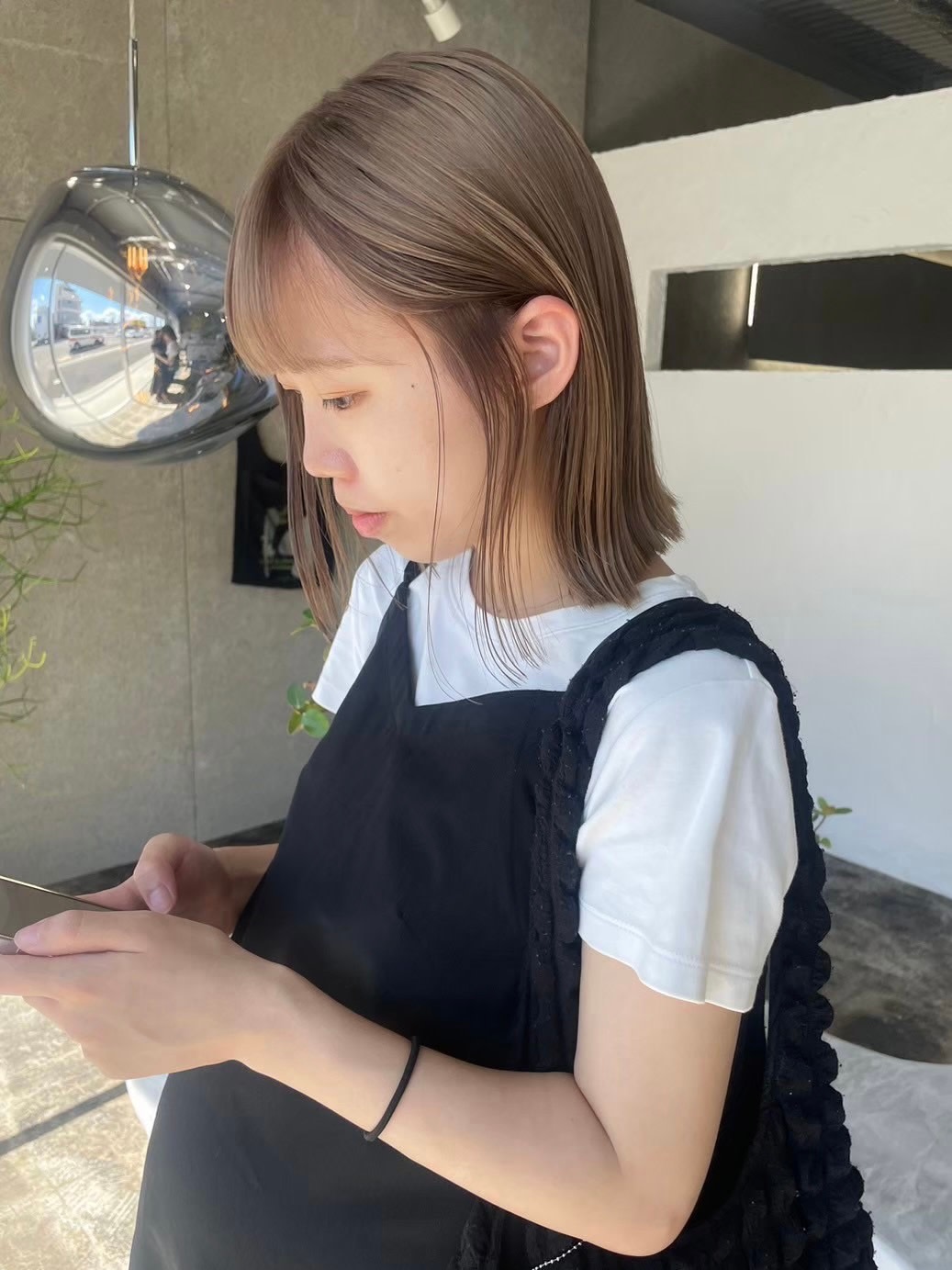 eim【アイン】のスタイル紹介。ミルクティーベージュ/ブリーチ一回でできるハイトーンカラー