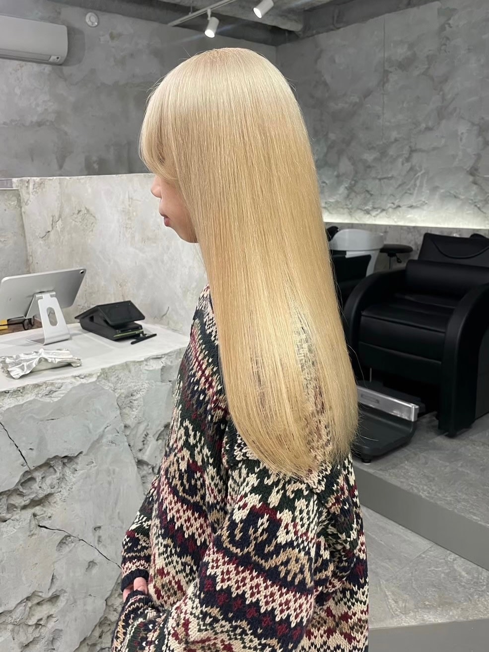 eim【アイン】のスタイル紹介。抜きっぱなしブロンド/ホワイトブロンド