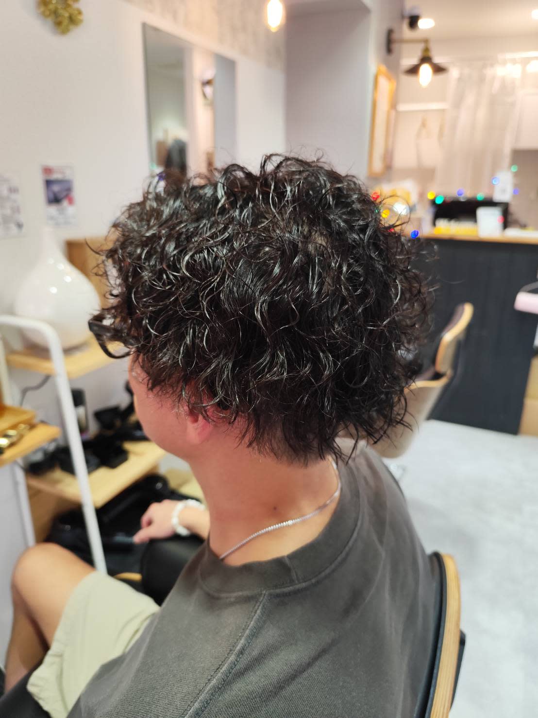 綱島 CLOVER【ツナシマ クローバー】のスタイル紹介。ツイストスパイラルパーマ×２ブロック