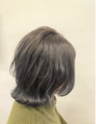 Nadia by charis【ナディアバイカリス】 花巻 | 北上【ナディア バイ カリス】のスタイル紹介。ハイライト|切りっぱなしボブ|グレージュ【花巻|北上】