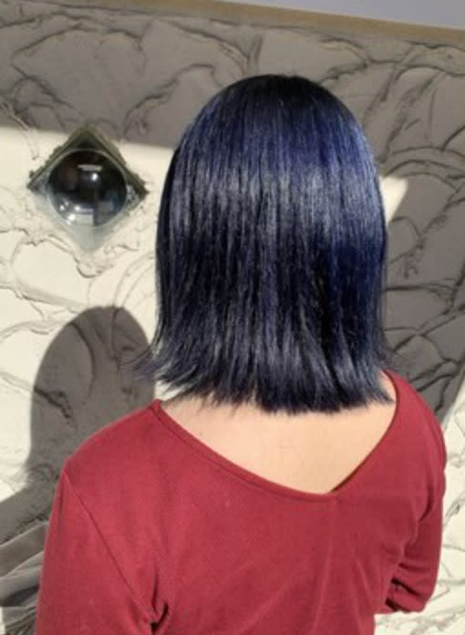 Nadia by charis【ナディアバイカリス】 花巻 | 北上【ナディア バイ カリス】のスタイル紹介。ネイビーブルー|ハイトーンカラー|切りっぱなし【花巻|北上】