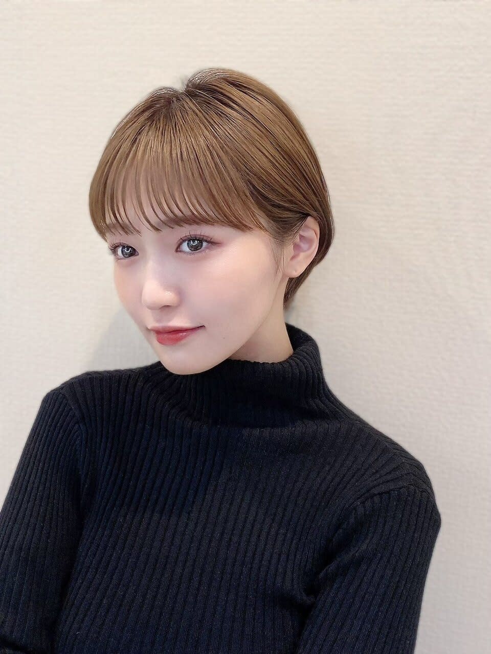 ETOWA【エトワ】【エトワ】のスタイル紹介。シースルーバングx耳掛けガーリーショート