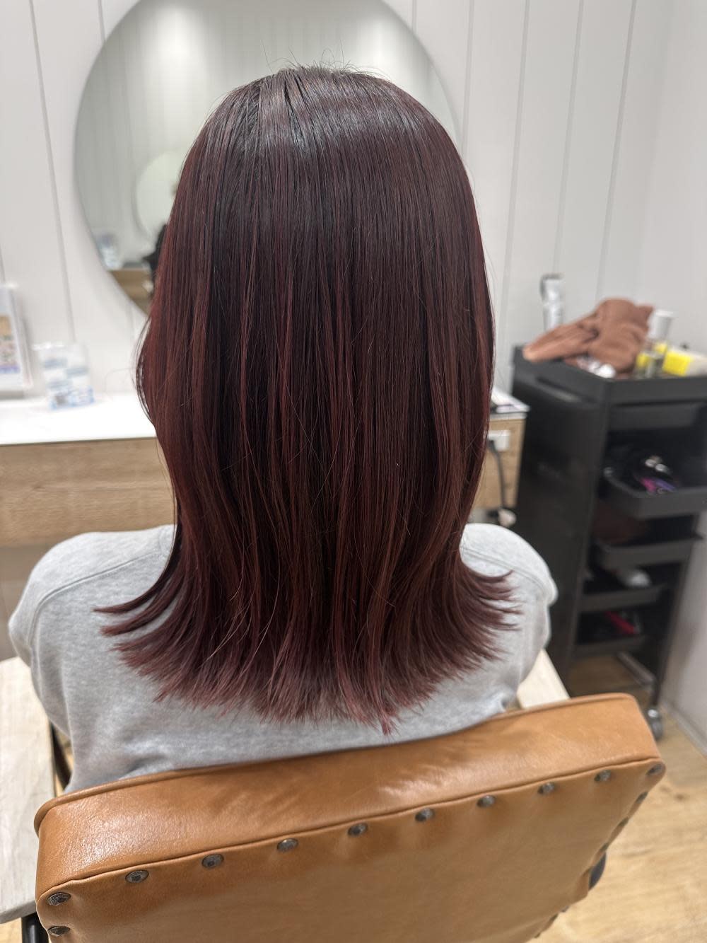 Oli by ohana【オリ バイ オハナ】【オリ バイ オハナ】のスタイル紹介。外ハネ／くびれスタイル／透明感カラー