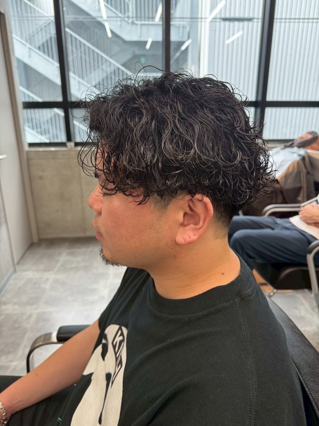 Clear by Forest. メンズ専門サロン 流山おおたかの森【クリアバイフォレストメンズセンモンサロンナガレヤマオオタカノモリ】のスタイル紹介。センターパート×波巻きパーマ