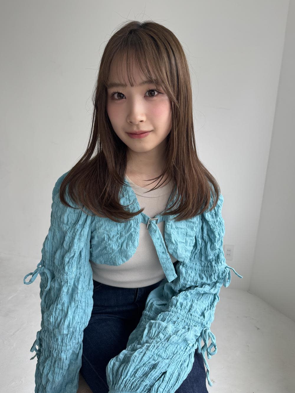 SHICUNE【シクネ】のスタイル紹介。ケイ＊ミディアムレイヤー　顔まわりカット