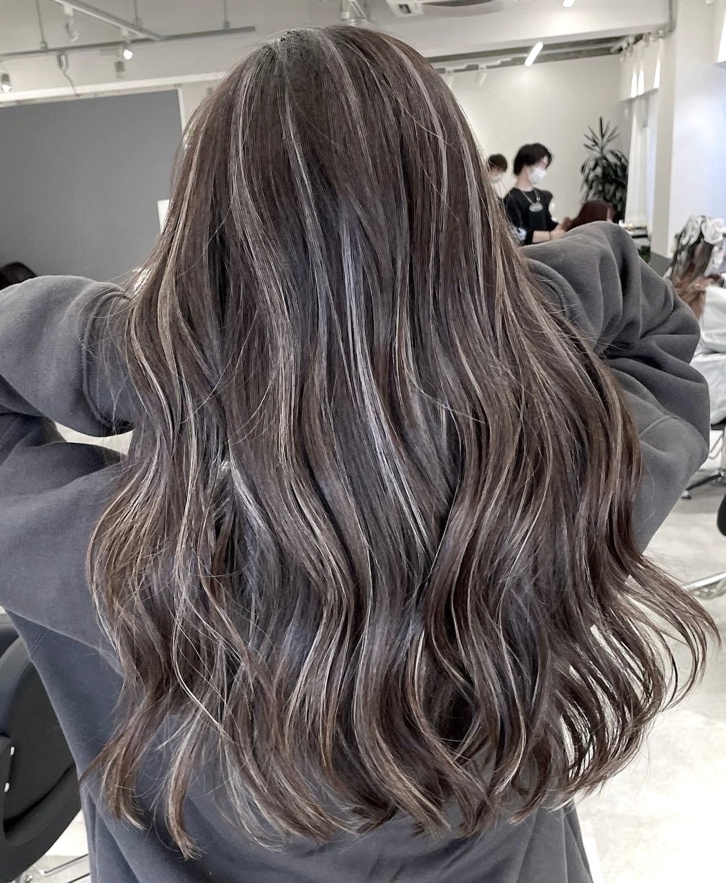 CIERA.堀江ダブルカラー/ハイライト/バレイヤージュ【シエラホリエダブルカラーハイライトバレイヤージュ】のスタイル紹介。ハイライト