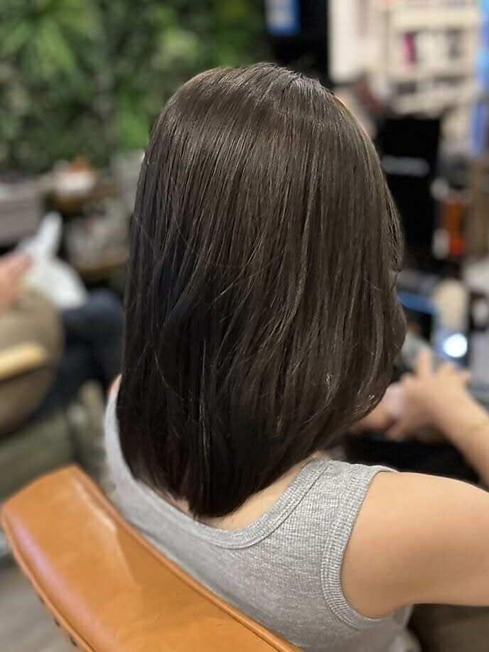 ～MILBON complete salon～ no_a【ミルボンコンプリートサロン ノア】のスタイル紹介。カーキグレージュ×大人ミディアム　