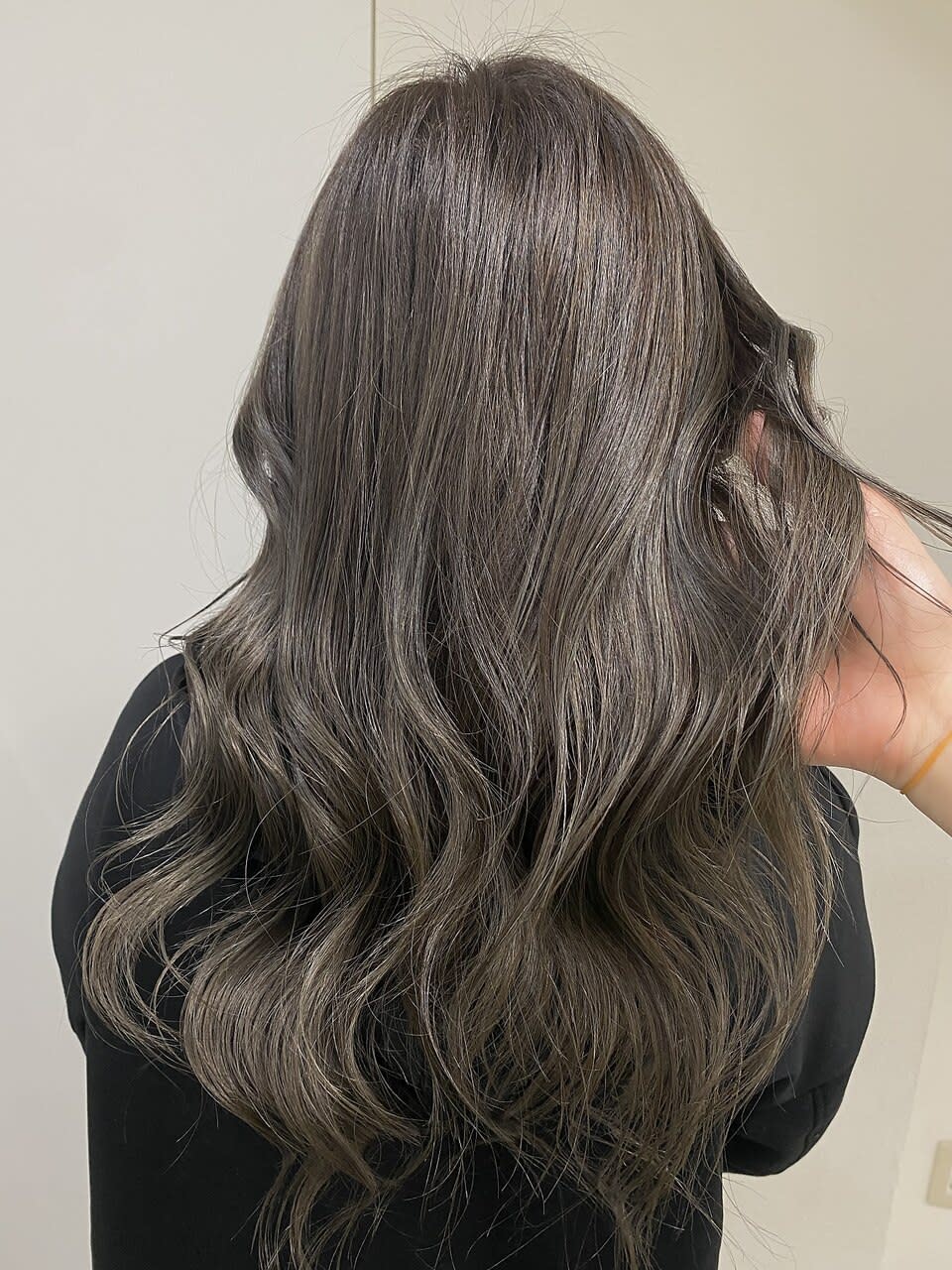 Hair studio Olive 南森町店【ヘアースタジオオリーブミナミモリマチテン】のスタイル紹介。ゆる巻き♪透明感カラー/グレージュ