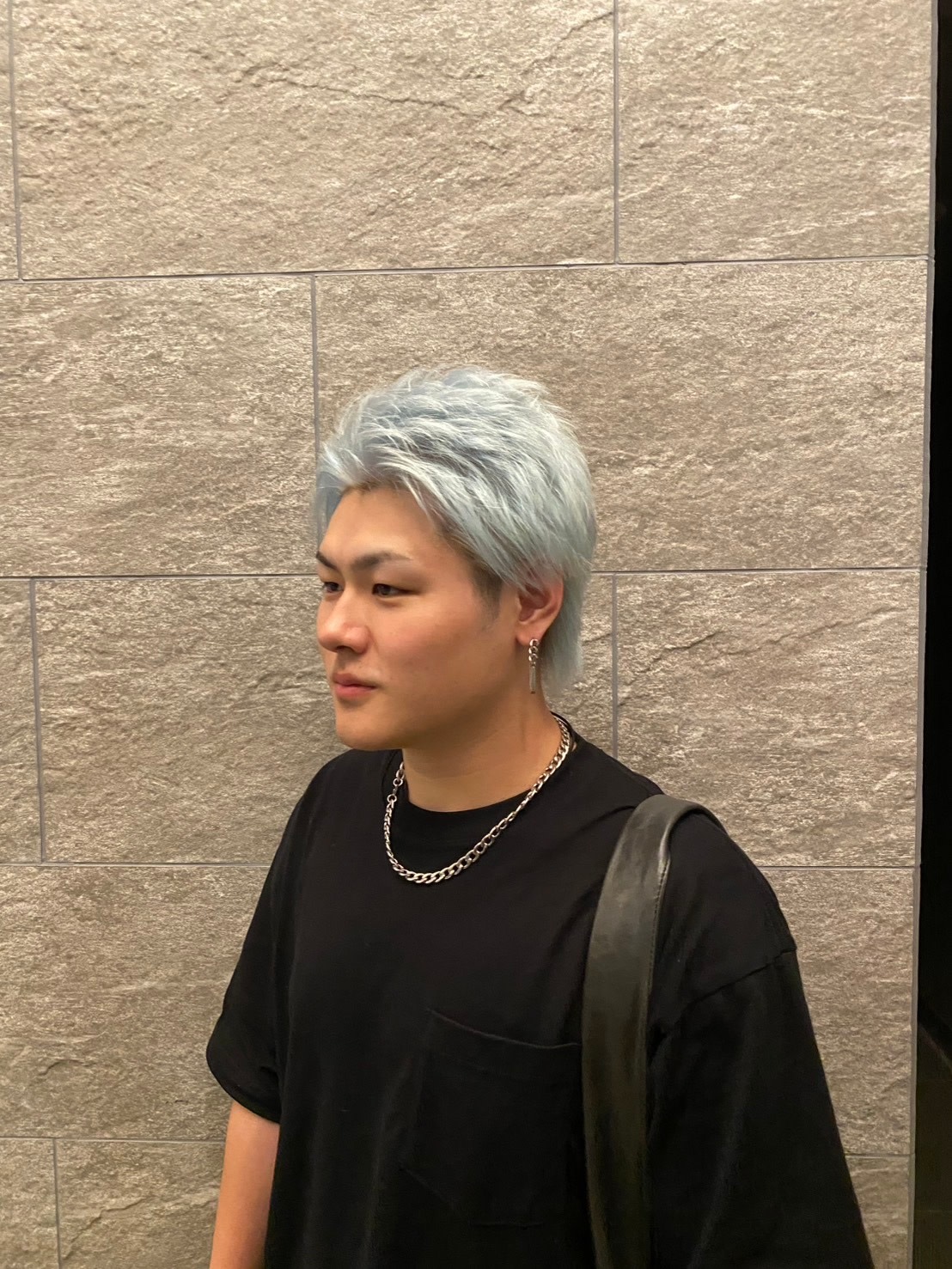 SKY 亀戸店【スカイ カメイドテン】【スカイカメイドテン】のスタイル紹介。水色カラーで仕上げる　ツーブロックショートスタイル