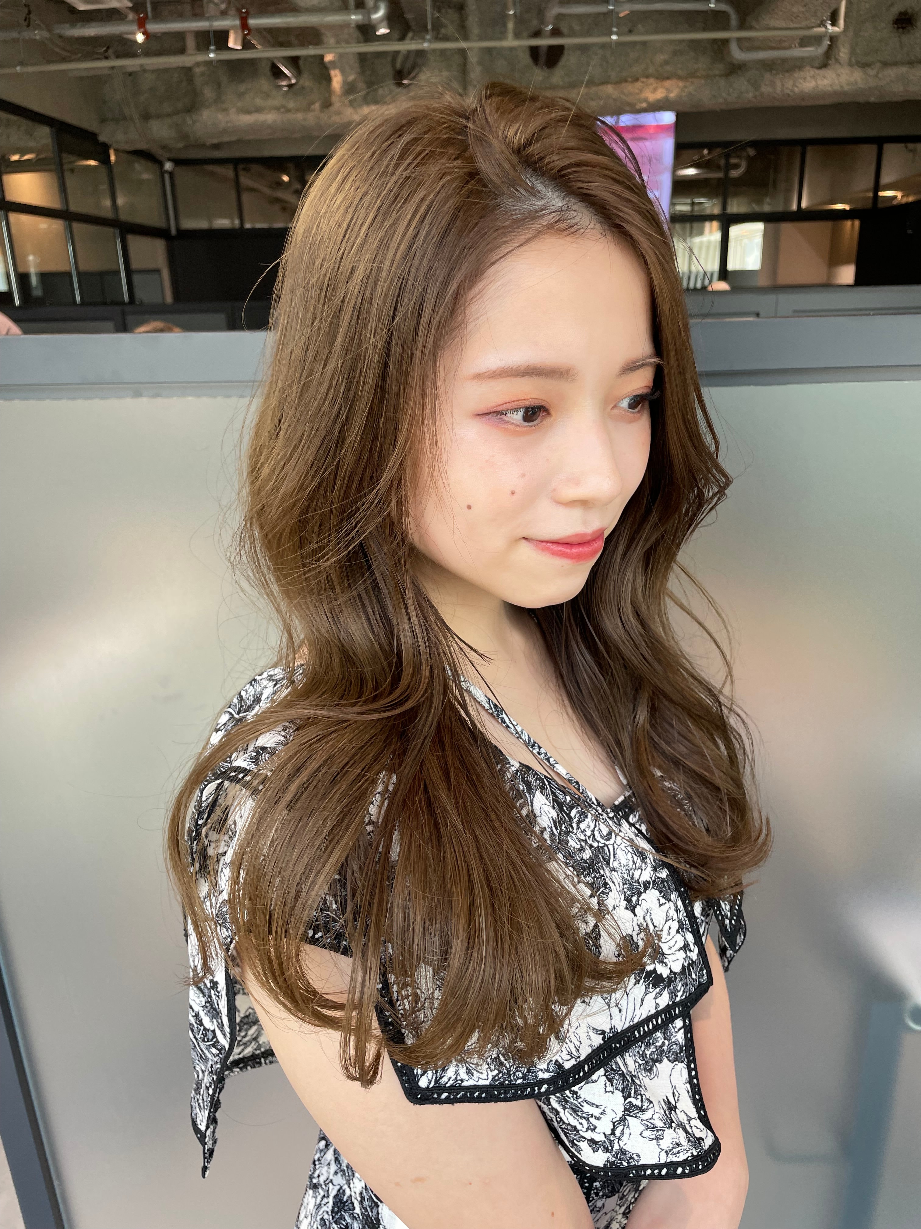 YuGO HAIR 勝どき店【ユーゴヘアカチドキテン】のスタイル紹介。夏大本命/ベージュカラー/ケアブリーチ/韓国風ヘア/かきあげ