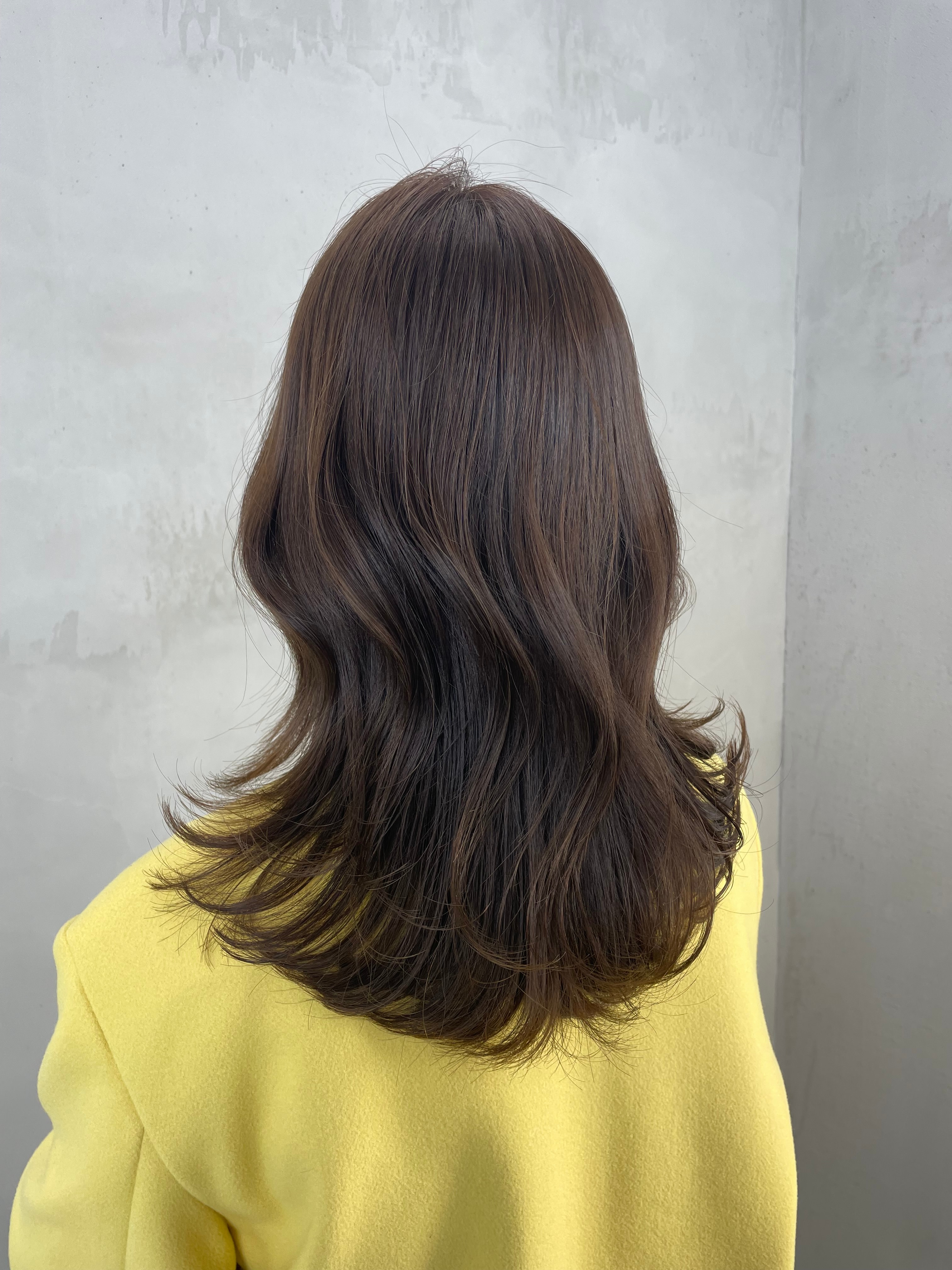 YuGO HAIR 勝どき店【ユーゴヘアカチドキテン】のスタイル紹介。20代30代40代/やわらかオリーブベージュ/くびれカット