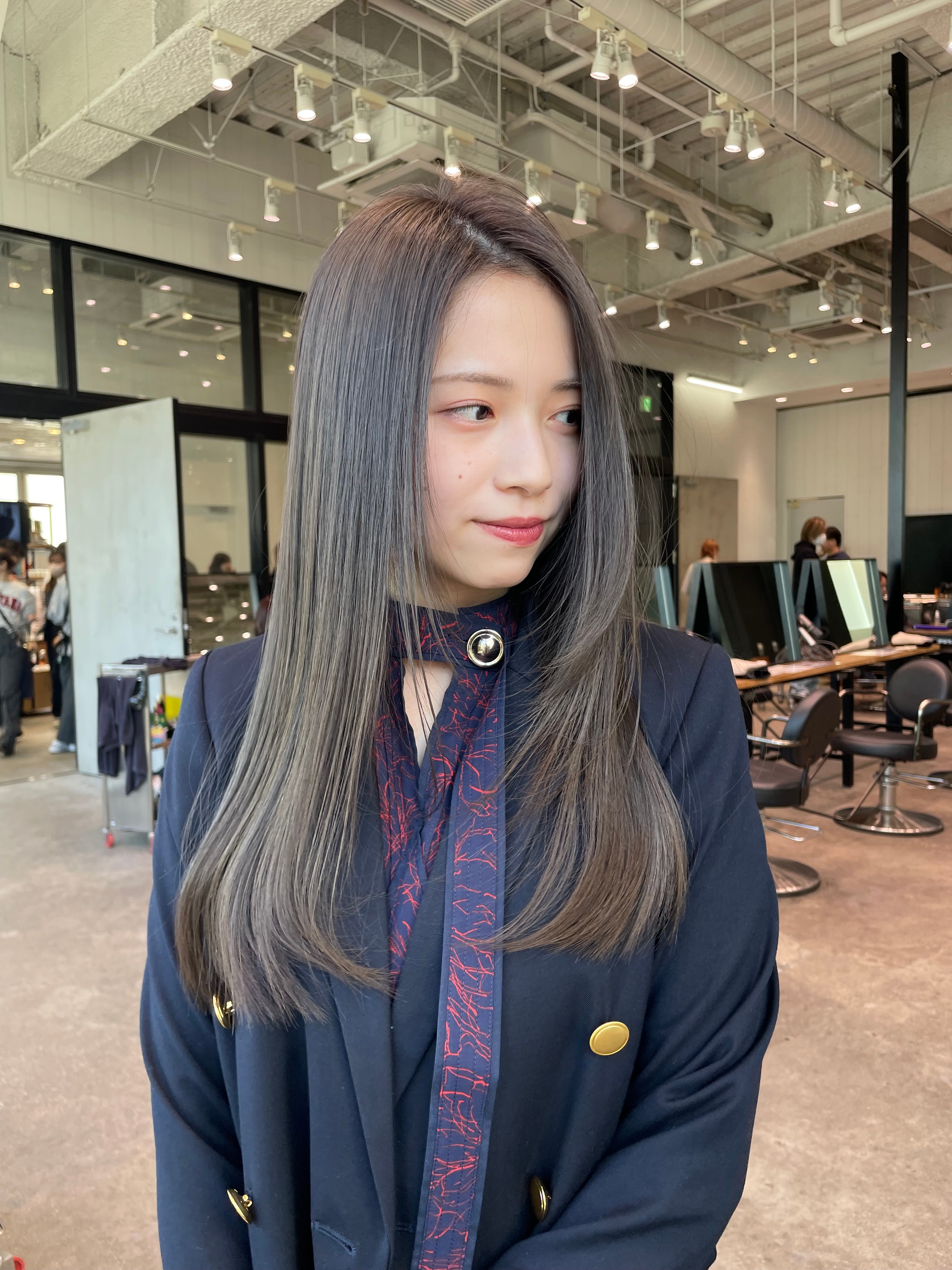 YuGO HAIR 勝どき店【ユーゴヘアカチドキテン】のスタイル紹介。かきあげ前髪/レイヤーカット/髪質改善／透明感グレージュ